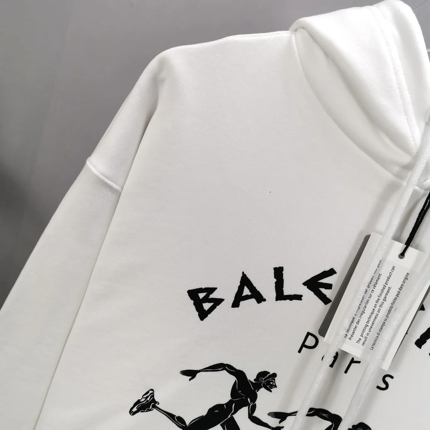 The top tested version of Balenciaga BALENCIAGA running men's running marathon pure cotton loose loose men's and women's couple's same style autumn and winter hoodie hooded sweatshirt. The printing uses imported glue, high covering screen technology, high printing accuracy and no tooth edges. Neat, refreshing, and clear texture. The fabric is made of 480g combed cotton fabric, which is full of drape! Color: Black White Dark Blue Size: XS-L P:450