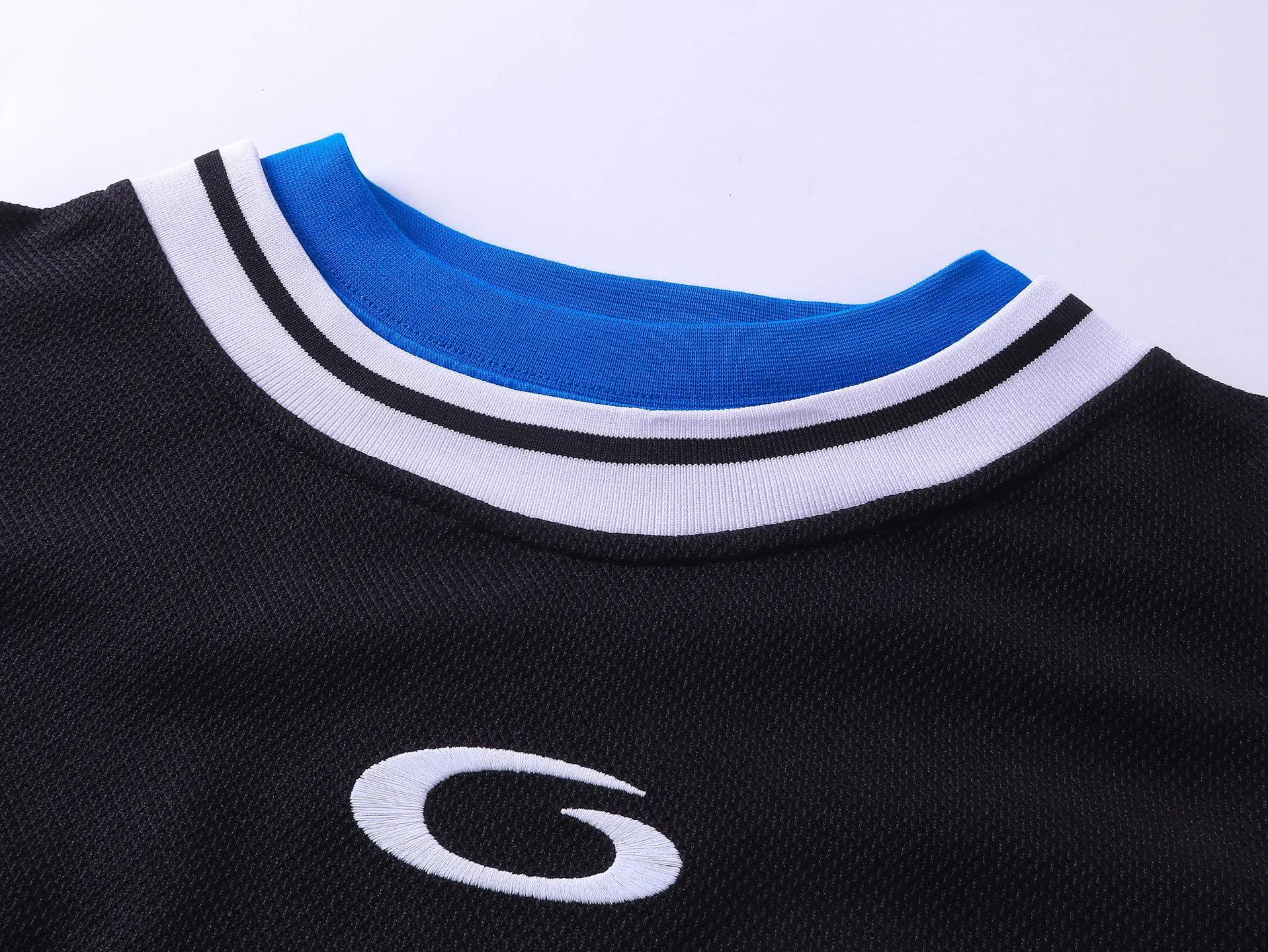 🅿️280 real photos [Top version. Official website quality] BALENCI*GA/Paris.SS25 latest basketball uniform fake 3-piece set of embroidered printed long-sleeved T-shirt. The vest is made of mesh. The front embroidery uses Tajima computer embroidery machine to patch embroidery and print, and the back piece is printed. Extra heavy craftsmanship. Brick cabinets are synchronized. Genuine products are developed at the first time. The fabric is made of Paris ZP custom-woven and dyed cotton double yarn. The weight is 260 grams, the cloth surface is clean, the cloth pattern is clear, soft and comfortable, and the vest is made of mesh. The threads are dyed with no color difference. The printing uses environmentally friendly imported materials, the letters are clear and the effect is three-dimensional. The version adopts OS loose shoulder design. Same style for men and women. Code: BL255089 Color: Cailan, red Size: XS S M L