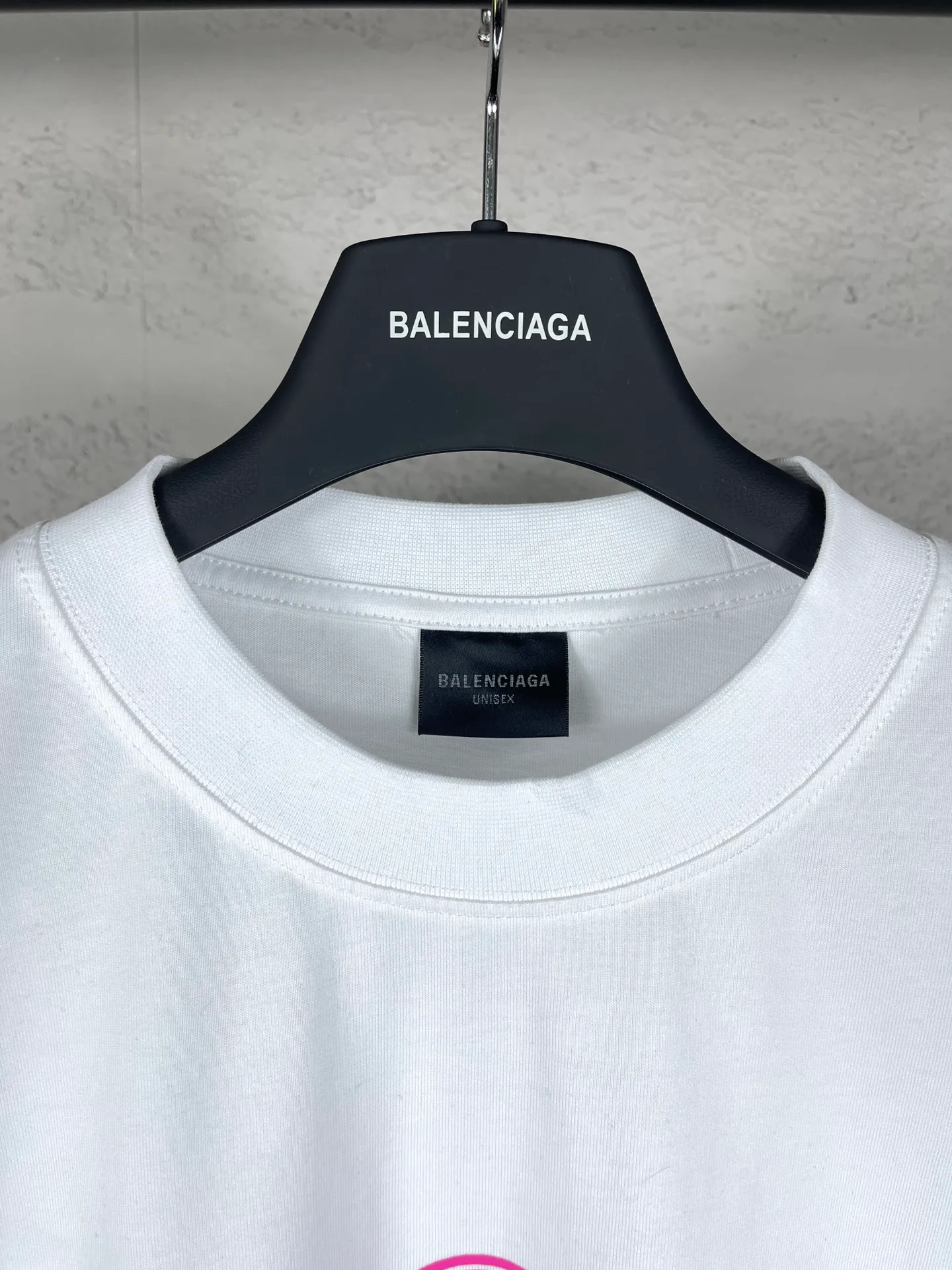 🅿️170 real photos [Top version. Official website quality] BALENCI*GA/Paris. 2024 new style. New LOGO printed short-sleeved T-shirt, brick cabinet synchronization. Genuine product developed at the first time, happy to print and compare! The fabric is made of Paris ZP custom-woven and dyed cotton double yarn. Weighing 260 grams, the cloth surface is clean. The cloth pattern is clear, soft and comfortable. The threads are dyed with no color difference. The classic LOGO is printed using environmentally friendly imported materials, with clear letters and a three-dimensional effect. Restore the brick cabinet. Welcome to compare, the version adopts the OS loose shoulder version. Same style for men and women Coding: BL233316 Color: gray blue, white Size: XS to L