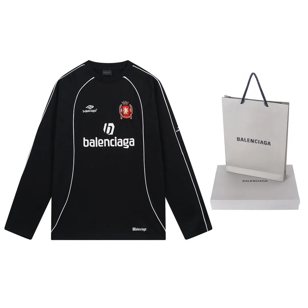 🅿️300 real photos [Top version. Official website quality] BALENCI*GA/Paris new model. Co-branded football sportswear LOGO embroidered printed long-sleeved T-shirt # The whole piece of clothing is stitched with multiple stitching edges. The craftsmanship is extremely complex and the market currency is very different. Welcome to compare 🆚. The fabric is made of Paris ZP custom-woven and dyed cotton double yarn. Weighing 260 grams, the cloth surface is clean. The cloth pattern is clear, soft and comfortable. The threads are dyed with no color difference. The classic pattern embroidery is embroidered by Tajima imported embroidery machine, and the printing uses imported glue. The letters are clear, three-dimensional and without burrs. Jubie market produces pictures based on pictures. Welcome to compare. The version adopts OS loose shoulder design. Same style for men and women. Code: BL225036 Color: black, white, pink, red, fluorescent yellow Size: XS S M L