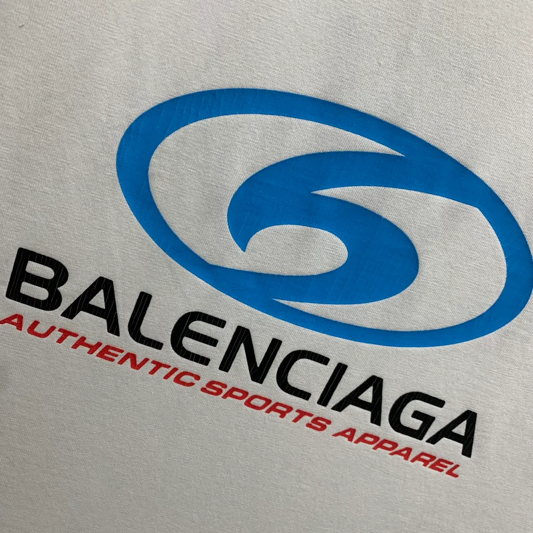 Top tested version 𝐁A𝐋EN𝐂IA𝐆A/Balenciaga Wave T-shirt Fabric: Double yarn 32 counts 240g - Counter synchronization #The highest version on the market The original development of custom-woven fabrics is washed and treated. Full of thickness. The texture is different from market products. Highly restored #Original molding. Printed using an imported oval crack machine. Each print is aligned neatly without burrs. The front and rear platens are hand-printed. Precision mesh production stencils. Imported environmentally friendly slurry scraper, letters are clearly restored, letter spacing, size is consistent with the original version, highly restored to 24ss, best-selling model on the market, same style for men and women size: xs s m l color: black white P: 290