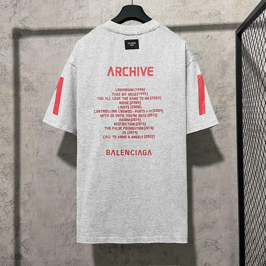 🅿️180 9121# Real shot top version [[BALENCIA*GA] official website quality Paris new joint music collaboration cracked stretch crack short-sleeved T-shirt OS version loose dropped shoulders Unisex style Fabric: 260g 100% cotton double yarn Craftsmanship: front and rear panels left and right sleeves crack print Garment wash worn distressed solid color Color: black (cracked) gray (cracked) Size: XS S M L