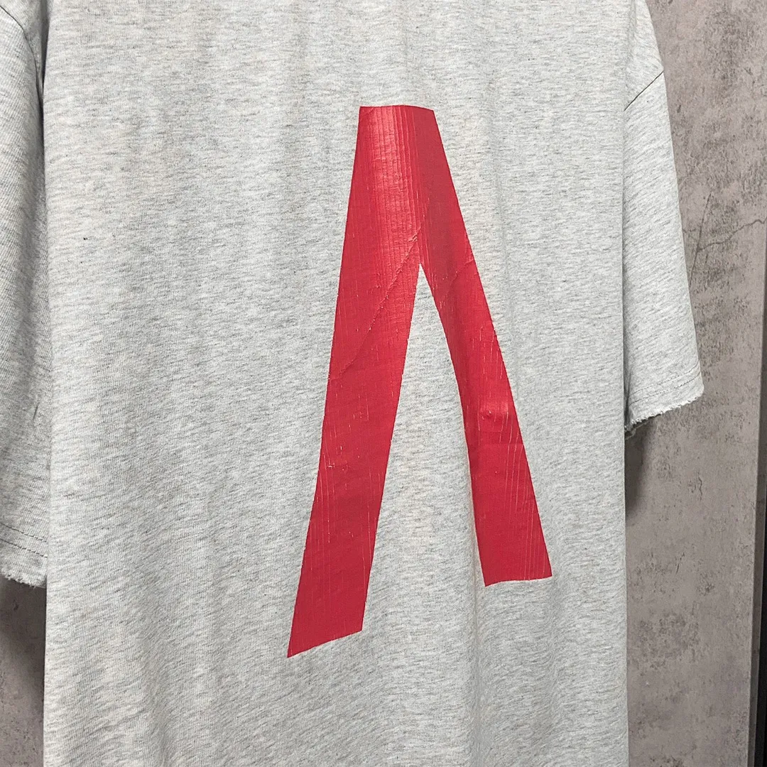 🅿️180 9121# Real shot top version [[BALENCIA*GA] official website quality Paris new joint music collaboration cracked stretch crack short-sleeved T-shirt OS version loose dropped shoulders Unisex style Fabric: 260g 100% cotton double yarn Craftsmanship: front and rear panels left and right sleeves crack print Garment wash worn distressed solid color Color: black (cracked) gray (cracked) Size: XS S M L