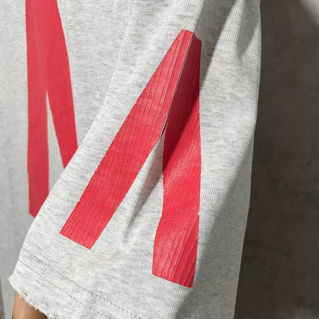 🅿️180 9121# Real shot top version [[BALENCIA*GA] official website quality Paris new joint music collaboration cracked stretch crack short-sleeved T-shirt OS version loose dropped shoulders Unisex style Fabric: 260g 100% cotton double yarn Craftsmanship: front and rear panels left and right sleeves crack print Garment wash worn distressed solid color Color: black (cracked) gray (cracked) Size: XS S M L