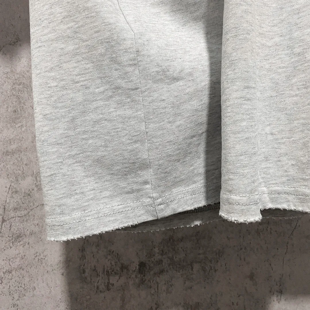 🅿️180 9121# Real shot top version [[BALENCIA*GA] official website quality Paris new joint music collaboration cracked stretch crack short-sleeved T-shirt OS version loose dropped shoulders Unisex style Fabric: 260g 100% cotton double yarn Craftsmanship: front and rear panels left and right sleeves crack print Garment wash worn distressed solid color Color: black (cracked) gray (cracked) Size: XS S M L