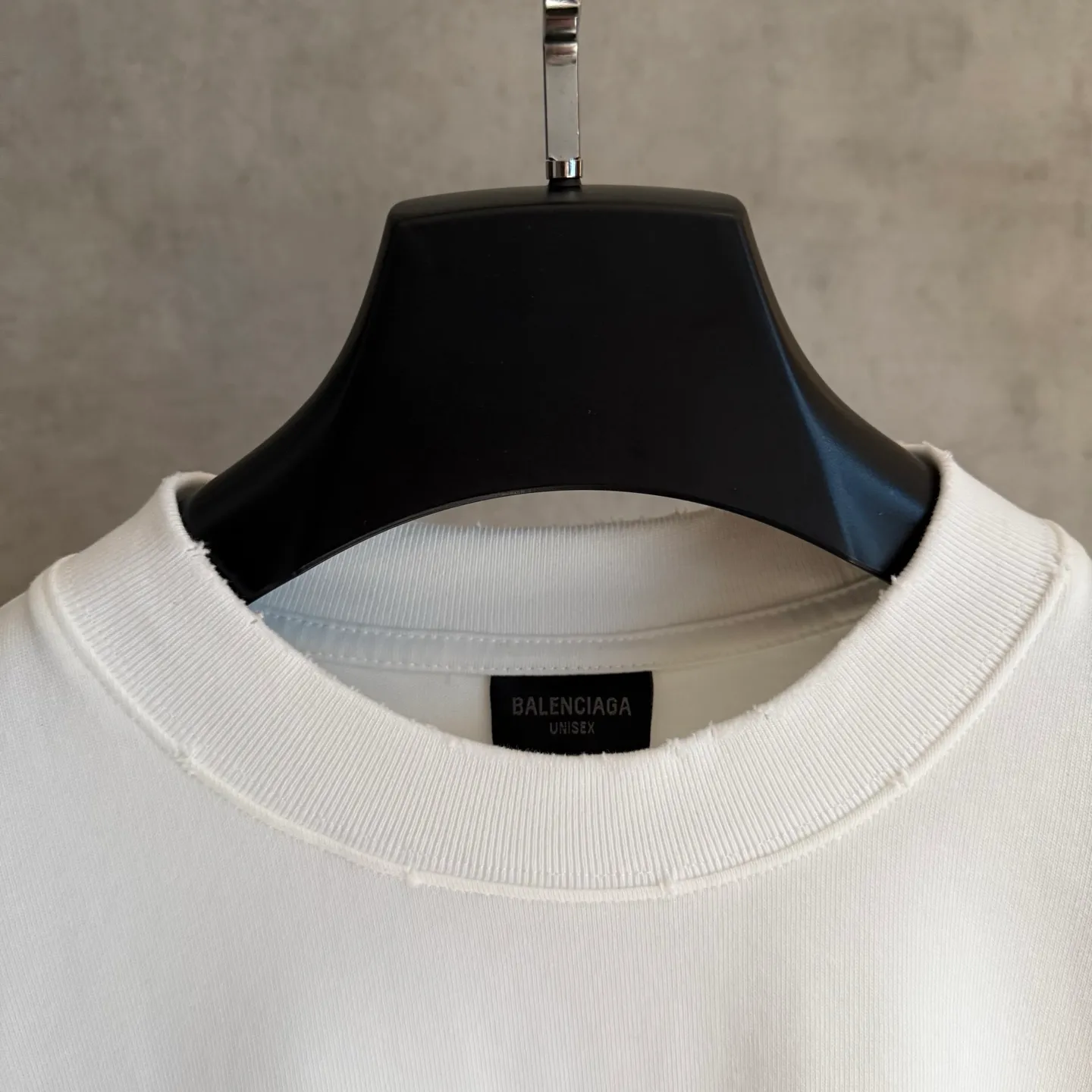 🅿️320 [Strict quality control] Balenciaga 25ss logo embroidered long-sleeved T-shirt. The fabric is made of custom-dyed 100% pure cotton double-ply fabric. 420g garment wash. Front and rear panel embroidery. Front panel post-garment washing process. Custom hardware. Thread. Accessories. Matching. Same style for men and women. Color: black/off-white/white. Size: M-2xl