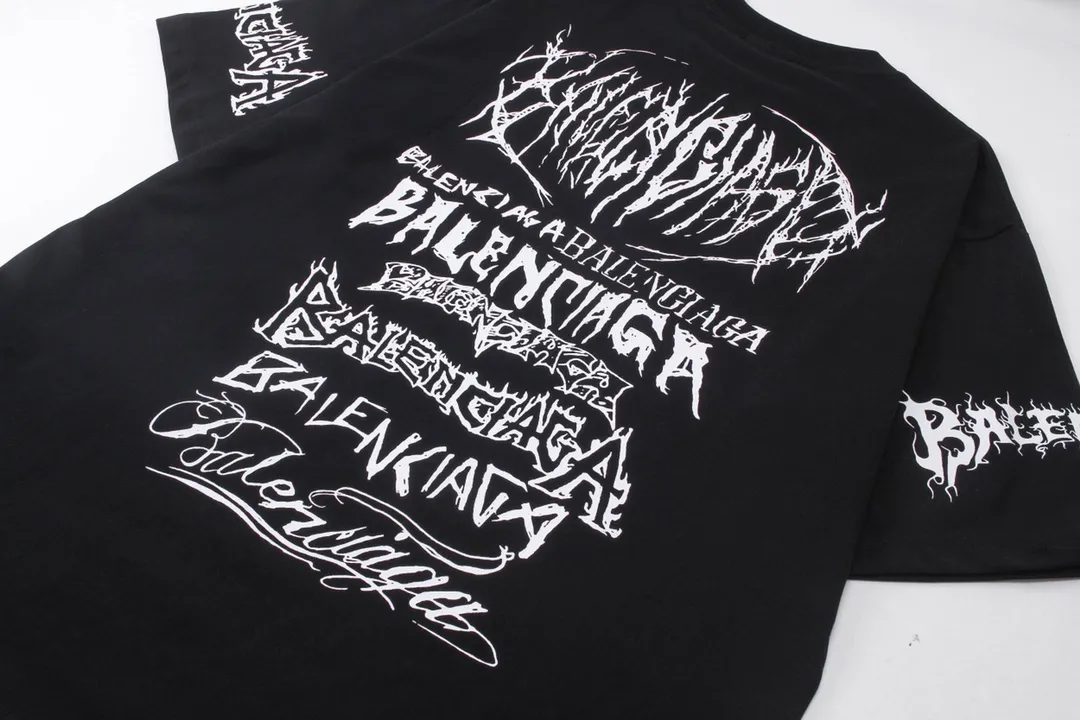 🅿️186 Detailed Pictures [Top version. Official website quality] BALENCI*GA/Paris. 2024 new model. Year of the Dragon limited print short-sleeved T-shirt, synchronized with brick cabinet. Developed genuine product at the first time, enjoy printing and comparison! The fabric is made of Paris ZP custom-woven and dyed cotton double yarn. Weighing 260 grams, the cloth surface is clean. The cloth pattern is clear, soft and comfortable. The threads are dyed with no color difference. The classic LOGO is made of environmentally friendly imported materials, drawn silk flowers, with clear letters and three-dimensional effect. Restore the brick cabinet. Welcome to compare, the version adopts the OS loose shoulder version. Same style for men and women Coding: BL223322 Color: black, white, red, pink Size: XS to L