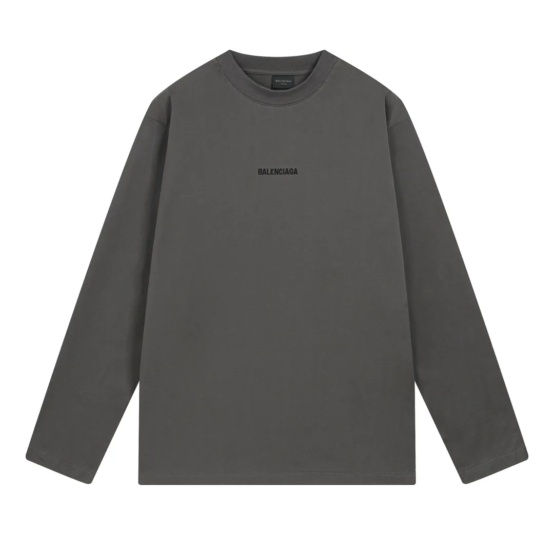 🅿️250 BALENCI*GA Paris classic letter embroidery long-sleeved T-shirt. The classic letters on the front and back are embroidered with imported Tajima embroidery machines. Restored brick cabinets. Exclusively woven and dyed 280g fabric. Threads are dyed in the same vat with zero color difference. The version adopts OS loose shoulder version. Welcome to compare. Same style for men and women -Color: black white smoke gray -SIZE: Xs S M L style number 8646#
