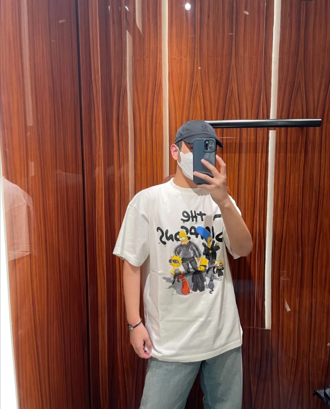 ♻️💯Upper body reference model picture❤️The new top-notch proven version Balenciaga BALENCIAGA The Simpsons cartoon pattern burst pattern pure cotton loose short-sleeved T-shirt for men and women couples. The process uses Korlay printing cracking effect. The front panel printing glue bursting effect uses imported transparent slurry to scrape the bottom to make the printing bursting feel uniform. (PS: If this process is missing, the printing will easily fall off in large areas after cracking.) The embroidery at the hem uses a Tajima embroidery machine imported from Japan, which makes the size and spacing of the letters even, and the hollows of the letters will not be filled. Precise craftsmanship, full of details. The fabric is made of 24S 260g double yarn cotton fabric, brand new, washed, and labeled. Genuine products are consistent and synchronized, and coded authentic products are consistent and synchronized. Top tested version, accurate and flawless.  Color: Black White Yellow Blue Size: XS-L P:260