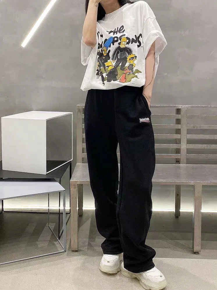 ♻️💯Upper body reference model picture❤️The new top-notch proven version Balenciaga BALENCIAGA The Simpsons cartoon pattern burst pattern pure cotton loose short-sleeved T-shirt for men and women couples. The process uses Korlay printing cracking effect. The front panel printing glue bursting effect uses imported transparent slurry to scrape the bottom to make the printing bursting feel uniform. (PS: If this process is missing, the printing will easily fall off in large areas after cracking.) The embroidery at the hem uses a Tajima embroidery machine imported from Japan, which makes the size and spacing of the letters even, and the hollows of the letters will not be filled. Precise craftsmanship, full of details. The fabric is made of 24S 260g double yarn cotton fabric, brand new, washed, and labeled. Genuine products are consistent and synchronized, and coded authentic products are consistent and synchronized. Top tested version, accurate and flawless.  Color: Black White Yellow Blue Size: XS-L P:260