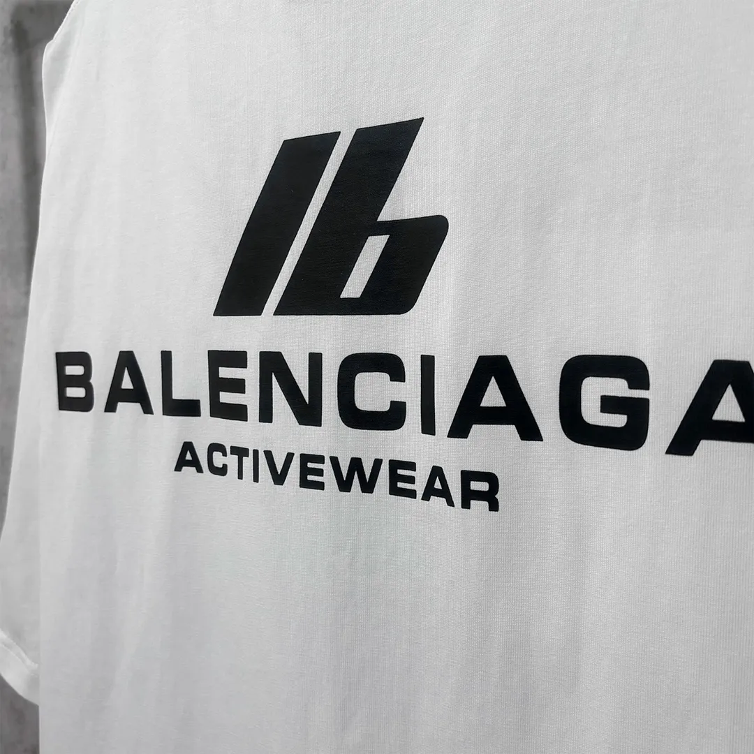🅿️160 9101# Actual pictures Top version [BALENCIA*GA] Official website quality Paris new classic front and rear reflective printed T-shirt OS version Loose dropped shoulders Unisex fabric: 260g 100% cotton double yarn Technology: Front and back reflective printing Garment wash Shape solid Color: Black White Size: XS S M L