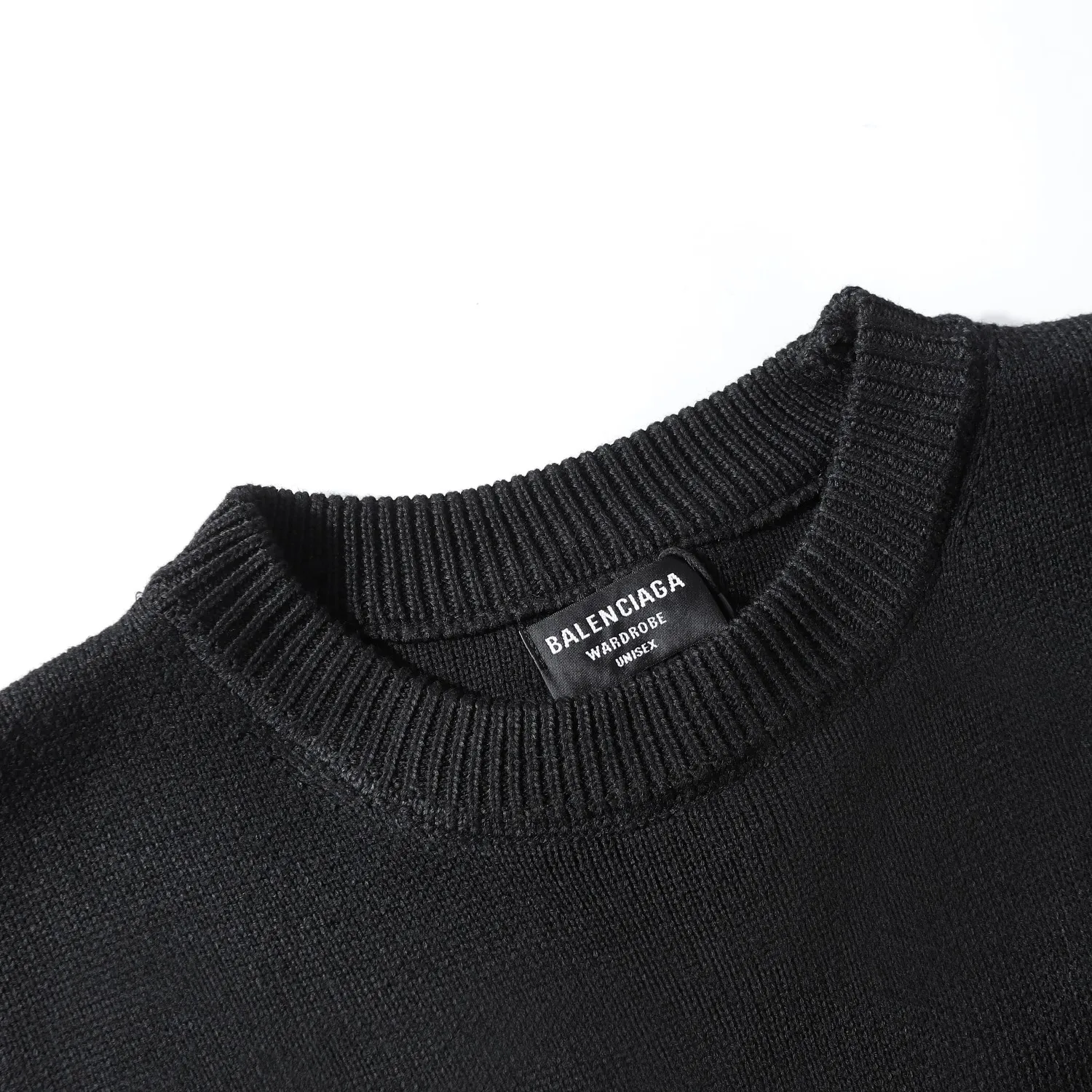 🅿️260 High quality 8825 Balenciaga. Simple and lazy silhouette sweater with a relaxed atmosphere in autumn and winter. Made of pure wool. Warmth and texture coexist. It is easy to wear and look good. The thickness and weight are both online. The pattern and weave are consistent. Comparable to the os version -xs-l - black