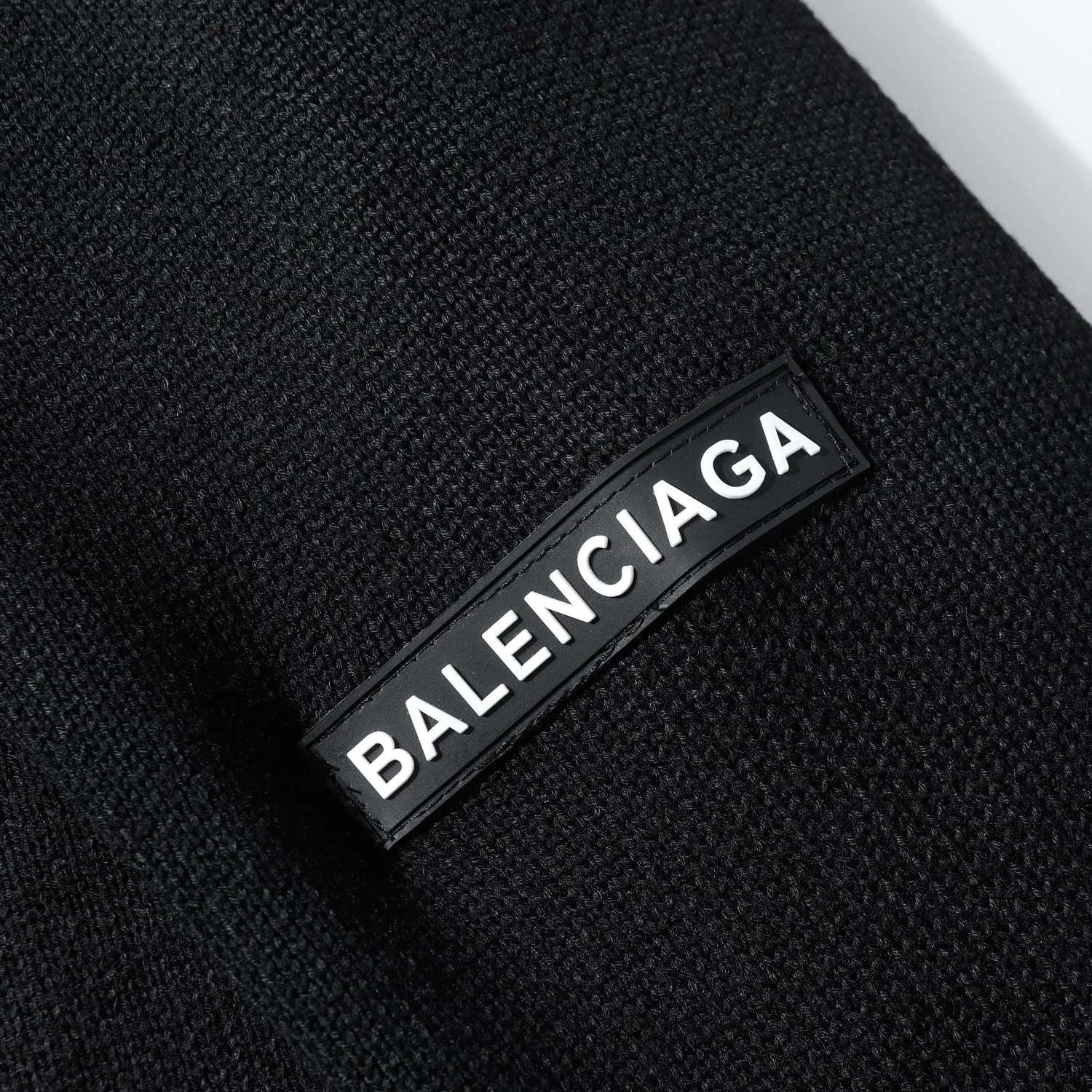 🅿️260 High quality 8825 Balenciaga. Simple and lazy silhouette sweater with a relaxed atmosphere in autumn and winter. Made of pure wool. Warmth and texture coexist. It is easy to wear and look good. The thickness and weight are both online. The pattern and weave are consistent. Comparable to the os version -xs-l - black
