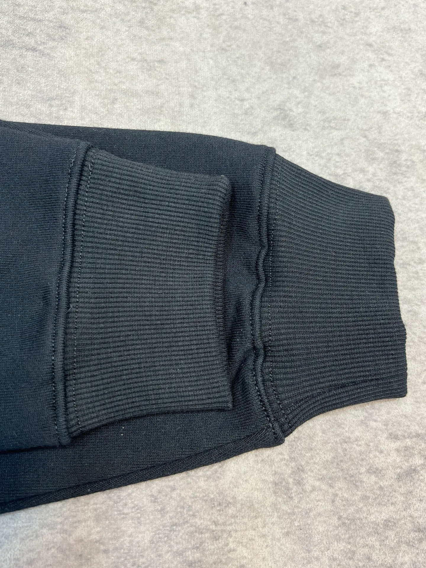 🅿️320 High-quality b19 2025 autumn new model, the same style as Balenciaga stars. The fabric is made of 450g washed cotton sweatshirt fabric, loose fit, comfortable upper body, full of looseness. Wang Manyu is not easy to control Balenciaga. I really have to praise Wang Manyu's fashion. Balenciaga under the leadership of Demna is exaggerated, rebellious and exaggerated. It can be regarded as the top of the unmanageable list. Manyu's upper body effect is surprisingly good