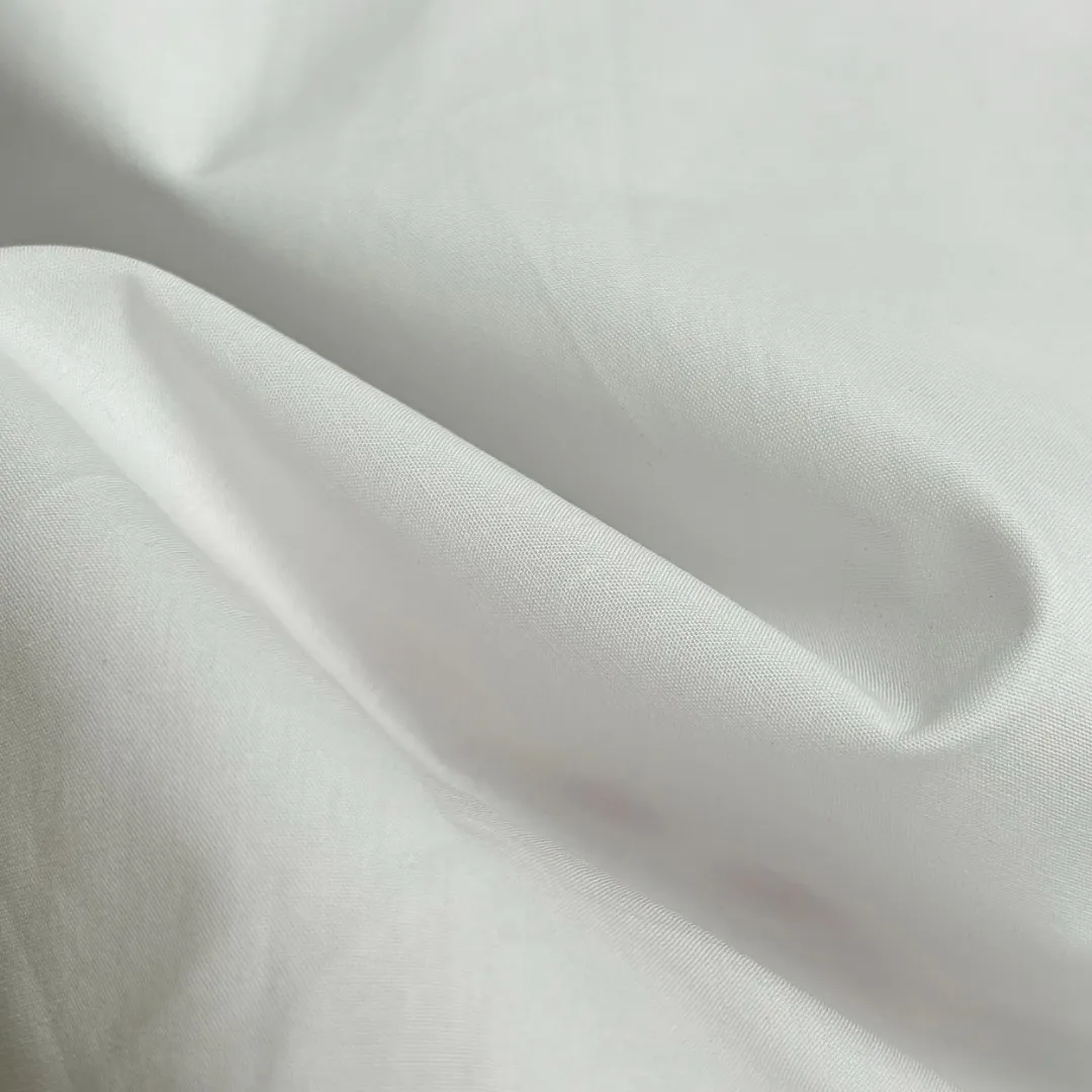 🅿️220 BALENCIAGA/Balenciaga early autumn thick plate printed shirt, customized classic 40-count plain weave imitation Tencel Paris shirt fabric, loose version, three-dimensional upper body, smooth and natural lines, from shoulder line to waist line to hem, smooth transition of lines, no unnecessary folds or accumulation, neat and stretchy as a whole, customized Paris logo engraved buttons, with Paris letters on the chest and large-area printing of love hearts on the back, the effect is three-dimensional, the printing completely fits the fabric There will be no problems such as color fading, peeling off, etc. Size: S M L XL
