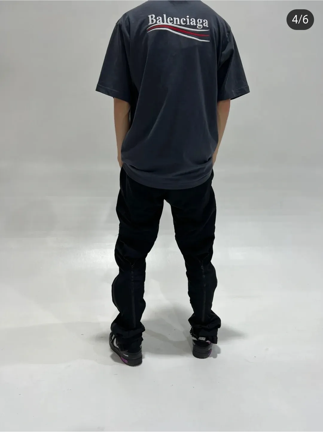 ♻️💯Upper body reference model picture❤️The top tested version of Balenciaga BALENCIAGA Cola Mailang embroidered printed short-sleeved T-shirts of the same style for male and female couples stars. Three colors are available, ensuring the same fabric as the original version, no color difference! Customized dyeing in a package! INS, Xiaohongshu’s popular style, classics that never fade away! The king of orders in Spain, the fried chicken is highly recommended! 32S 280g pure cotton double yarn fabric, comfortable and wide! Full of drape! The printing uses Tajima embroidery machine imported from Japan, which is known as the fighter among embroidery machines. The embroidery is meticulous, with no threads or skipped threads, the printing and embroidery are full and fine, and the letter spacing is consistent with ZP! Wearing it gives you full confidence and peace of mind! The labels and washes are all correct! On behalf of G at the same level! Consistent packaging at the counter!  Size: XS-L Color: Beige, taro purple, active gray, light hemp gray, black P:260