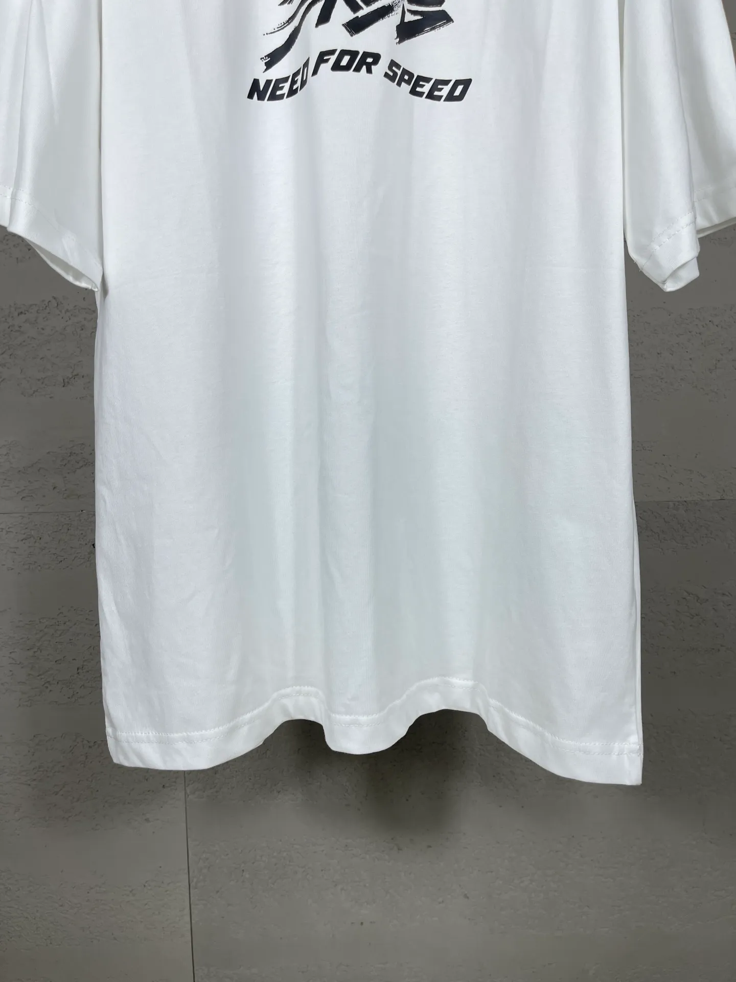 🅿️190 real photos [Top version. Official website quality] BALENCI*GA/Paris. SS24 new Balenciaga/Need for Speed: Assembled cooperation series. Front and rear direct-injection printed long-sleeved T-shirts. Brick cabinet synchronization. Genuine product developed at the first time, happy to print and compare! The fabric is made of Paris ZP custom-woven and dyed cotton double yarn. Weighing 260 grams, the cloth surface is clean. The cloth pattern is clear, soft and comfortable. The threads are dyed with no color difference. The printing is made of environmentally friendly imported materials with direct inkjet printing. The pattern letters are clear and the effect is three-dimensional. The version adopts OS loose shoulder style. Same style for men and women. Coding: BL223600 Color: black, white Size: XS S M L