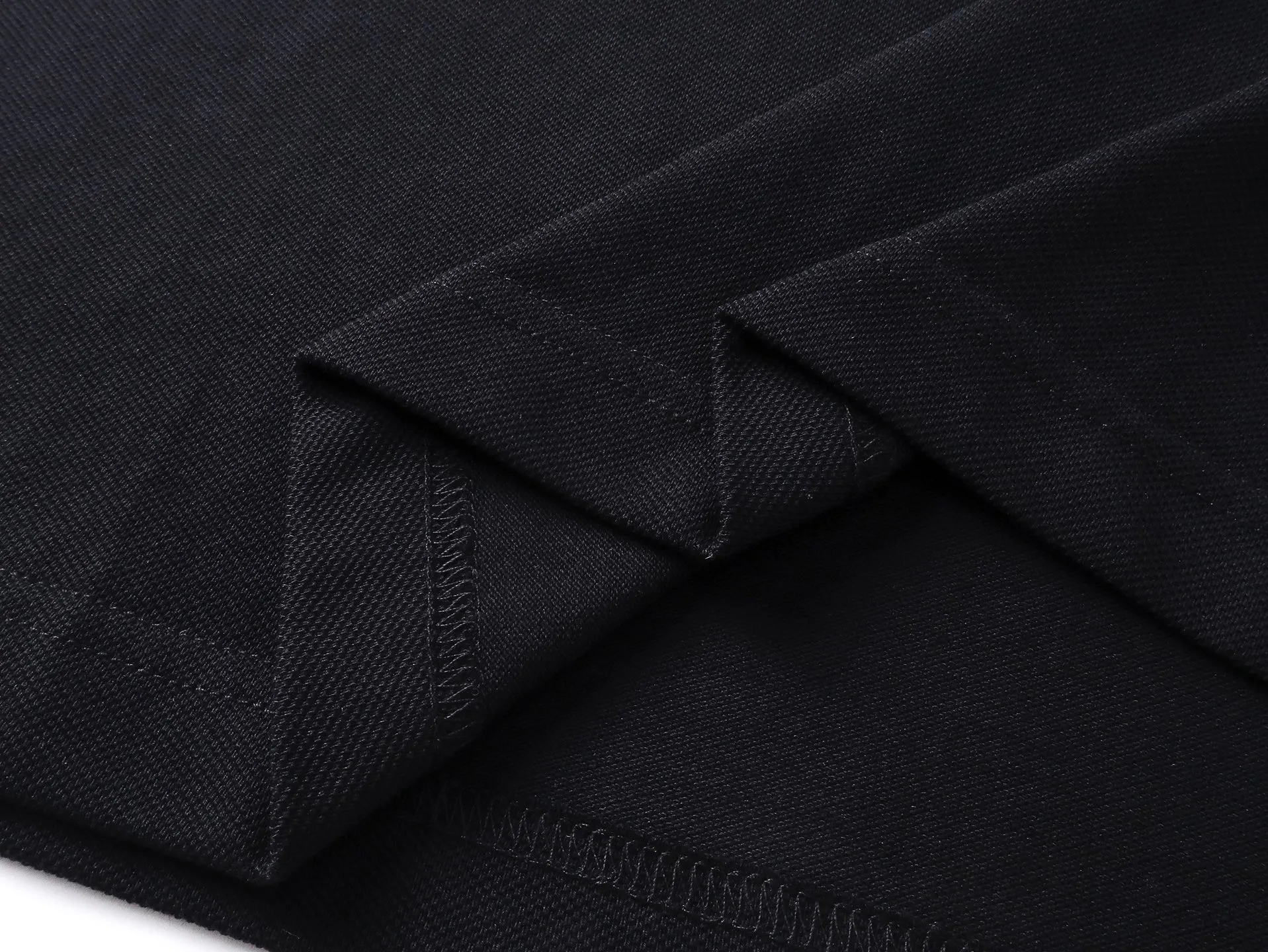 🅿️200 Actual pictures [Top version. Official website quality] BALENCI*GA/Paris #2025 new style, Paris classic LOGO double B embroidered POLO shirt, pure cotton rib cuffs, welcome to compare! The fabric is made of Paris ZP custom-woven and dyed cotton pique, with a weight of 260 grams. The cloth surface is clean. The cloth pattern is clear, soft and comfortable. The threads are woven and dyed with no color difference. The embroidered LOGO is embroidered using imported Tajima embroidery machine. The effect is three-dimensional. Restore the brick cabinet, adopt OS loose shoulder style. Same style for men and women. Coding: BL252205 Color: black, white Size: XS S M L