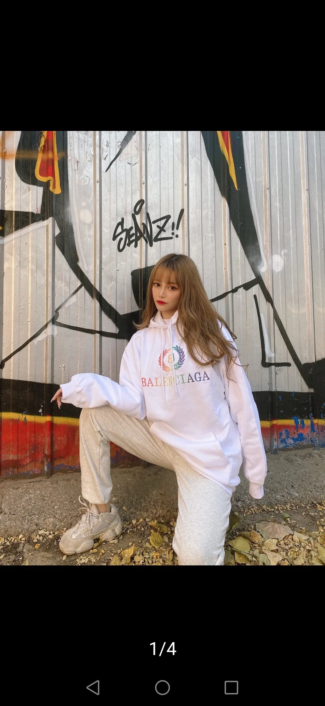 ♻️💯Reference model picture for the upper body❤️Examined Balenciag rainbow🌈 embroidered gradient wheat sweatshirt. The surface is first covered with water-soluble cloth. White cotton yarn is used as the embroidery base, and then digitally printed on the embroidery. The high-density 10,000-needle embroidery blends with the brightness and saturation of the color of the letters. After the washing process, the water-soluble cloth is washed and the rainbow effect is finally presented. The process is very complicated and the scrap rate is as high as 30%. Thread fabric Out of the same vat, there is 0 color difference. It uses 420g clean cloth. The wet weight can reach 480 and is full of thickness. Accessories: butter paper with logo, main wheat, washing water, hangtag. Size: XS-L. Color: black. P:430.