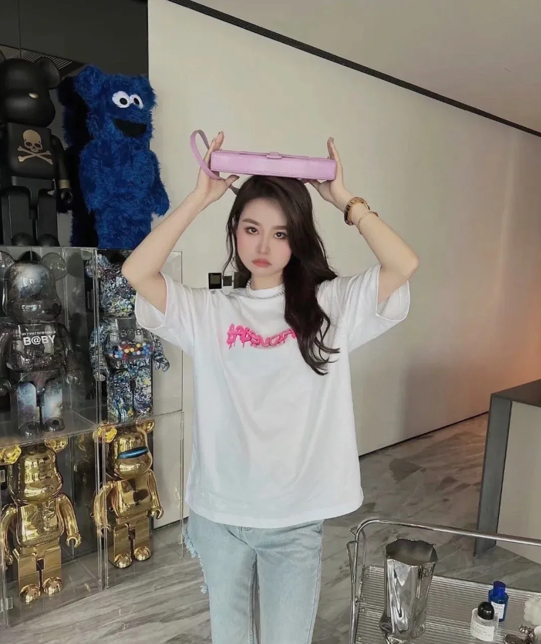 ♻️💯Upper body reference model picture❤️The top tested version BALENCIAGA Balenciaga pink jelly glue dissolved pure cotton loose breathable trendy brand male and female couples same style short sleeves The design elements are still as simple as ever, the letters on the chest are integrated with the jelly melted design, giving an immediate sense of high-end. 100% double-yarn long-staple cotton fabric, pre-shrunk and washed, multi-dimensional handle. The printing is dot printing, cross-letter mold, inkjet-style heat transfer. The gel letters are first made and then fixed on the fabric through high-temperature pressing. The elements are simple and versatile. They look great in any combination. Color: black and white Size: XS-L P:250