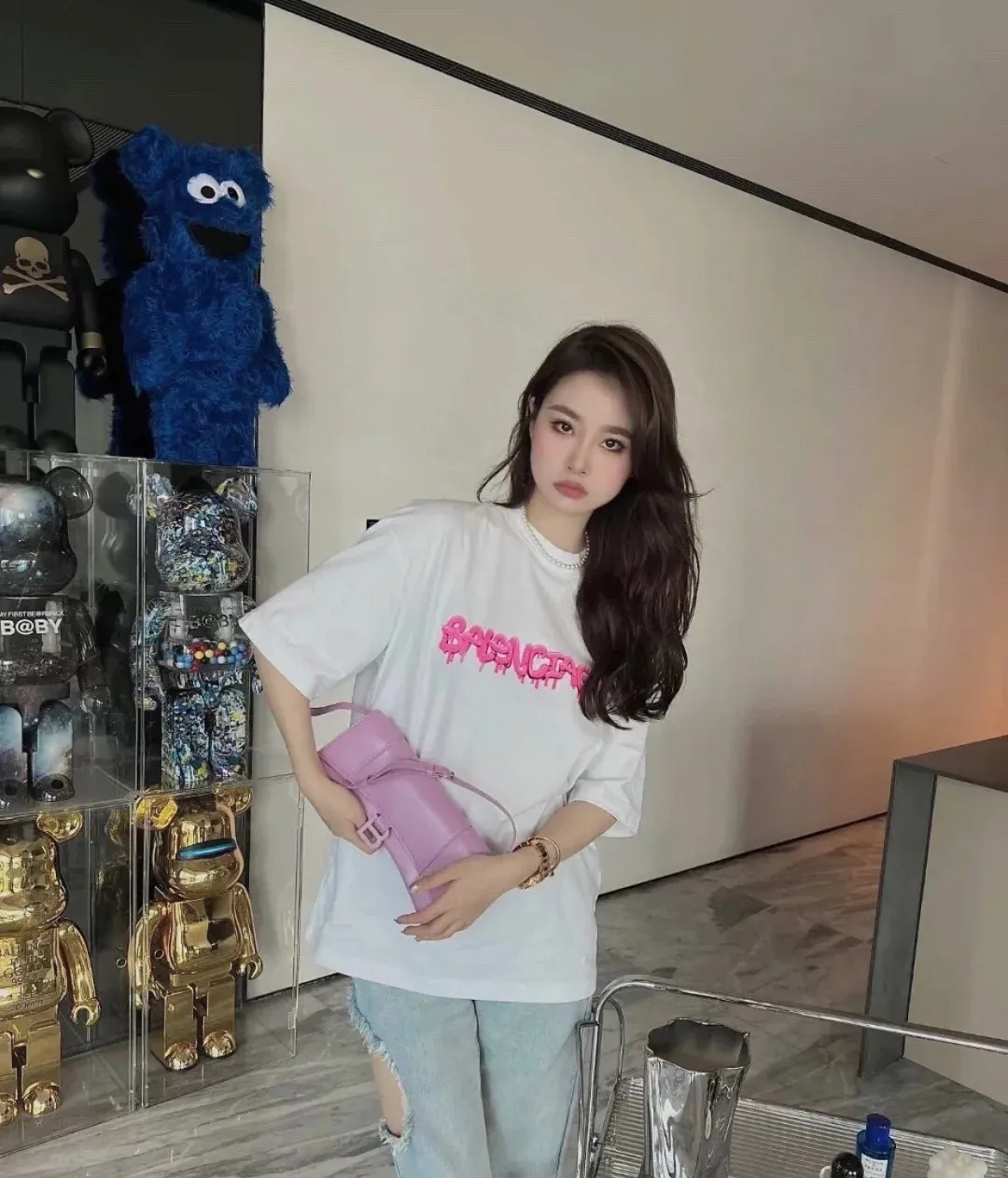 ♻️💯Upper body reference model picture❤️The top tested version BALENCIAGA Balenciaga pink jelly glue dissolved pure cotton loose breathable trendy brand male and female couples same style short sleeves The design elements are still as simple as ever, the letters on the chest are integrated with the jelly melted design, giving an immediate sense of high-end. 100% double-yarn long-staple cotton fabric, pre-shrunk and washed, multi-dimensional handle. The printing is dot printing, cross-letter mold, inkjet-style heat transfer. The gel letters are first made and then fixed on the fabric through high-temperature pressing. The elements are simple and versatile. They look great in any combination. Color: black and white Size: XS-L P:250