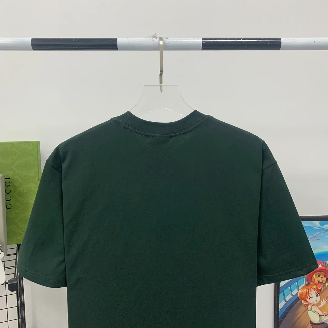 [New] Top-quality verified version BALENCIAGA/ADIDAS Balenciaga co-branded Adidas clover 23SS printed pattern letter round neck short-sleeved T-shirt is a hot topic at the moment🔥Quality ceiling It seems to be a simple printing or embroidery, but it is not simple at all. 100% imported machine restoration. The details and workmanship and fabrics are consistent with the original ones. Guaranteed no color difference with the counter. Feel free to compare ⚠️Note that the threaded necklines are all original collars of a certain Paris and a certain country. High degree of wrapping. The width of the neckline and cabinets are accurate to millimeters. Thick necklines are not easily deformed. The collars of high-end products are all restored to cabinets. Differentiating large collars from ordinary garbage in the world. ⚠️Different styles of washed wheat main wheat, including imported wheat, have different colors and codes. Really restore the counter. As we all know, Balenciaga’s collar labels in each quarter have different English or colors. This distinguishes fast food products from the world’s single-color main wheat washed wheat. ⚠️Pay attention to workmanship. Stitches at the collar are not folded. Smooth and natural, no overlapping lines, true restoration ⚠️The fabric is made of 250g Paris-specific double yarn. It is really incomparable with the ordinary version on the market. Correct printing details. Correct double yarn with high weight thread. Correct packaging details. Workmanship is restored in all aspects. Packaging is restored in all aspects. P: 270 Color: Black White Green SIZE: XS-S-M-L