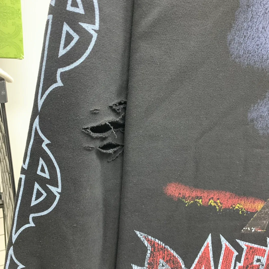 Details added————The top tested version BALENCIAGA Tower Paris Night Balenciaga distressed and dirty hole washed hooded zipper hoodie sweatshirt YB1.3W purchase ➕ price 10K purchase original directional development! 460g double-ply double-yarn terry fabric, the garment weight is as high as 1.2kg! The back printing adopts Kornit digital direct printing process, and the shipment is extremely slow! Especially the Yunmu color on the tower is very delicate and grainy! The overall bursting letters are very evenly distressed and have a full sense of distress! The whole body was severely damaged, all randomly worn by hand! Very time consuming! The whole piece of clothing went through three washes. The fabric was first pre-shrunk, and then washed with distressing water to wash out the color on the printed surface to give it a distressed look. After washing with water for the second time, do the dirty coating. The staining is also a manual process, and each position of the coating must be brushed more than 3 times before! The key point is the coating on the back. It is a process that really makes people vomit blood. It has to be brushed back and forth, more than 20 times, to evenly apply the coating! It can be said that it will never be seen alive. After the coating is completed, the garments will be sprayed and then washed with wax! After washing with the wax, the fabric feels smooth and won't have that harsh, rough feel! This is also a key craft! If this step is missing, it won’t be visible on the screen, but it will be very uncomfortable and the skin texture will be very poor!  The workmanship is troublesome, and it normally takes 15 days for orders to be returned! Look at this construction period and this price, do you think it’s worth it?  Size: XS-L Color: Active Black P:490