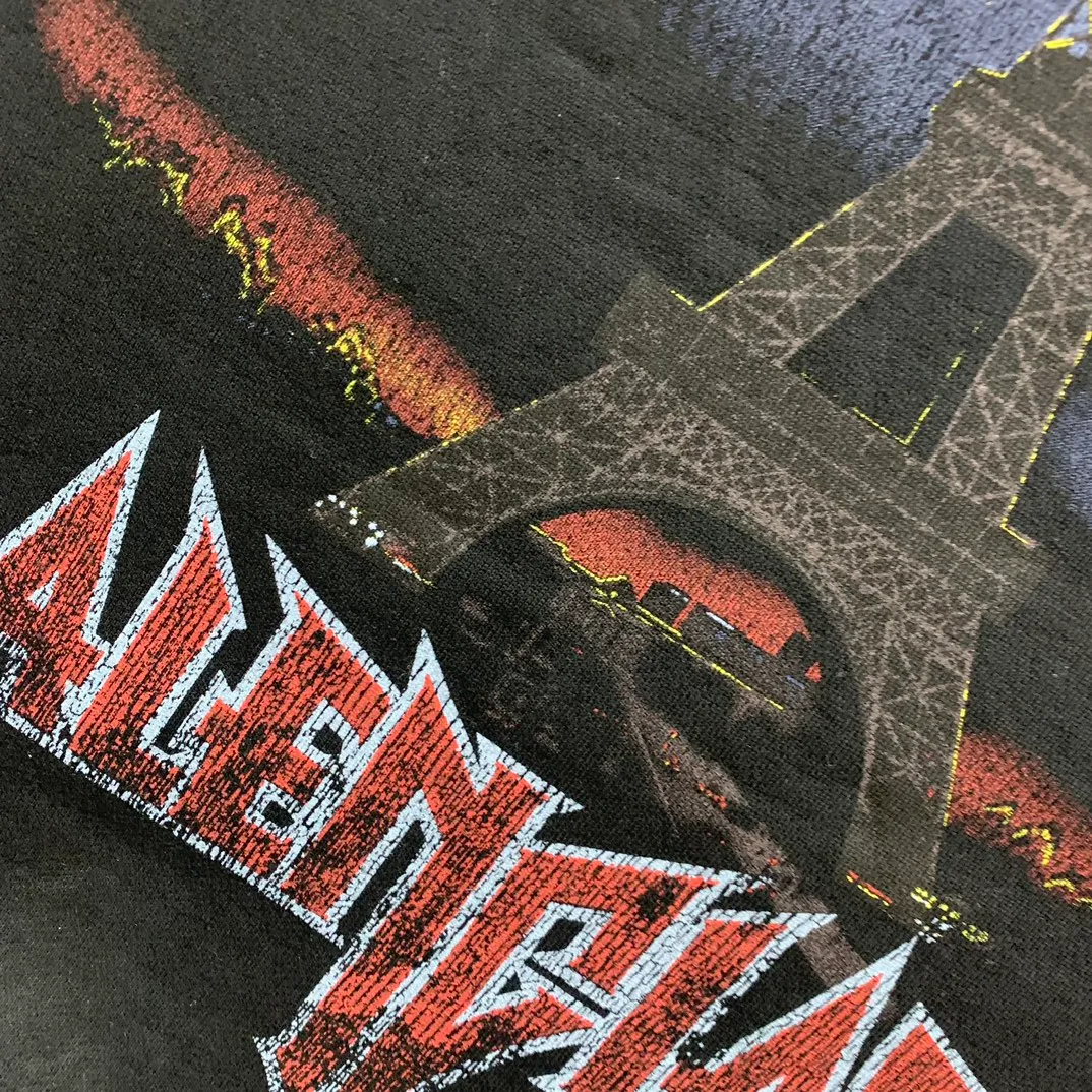 Details added————The top tested version BALENCIAGA Tower Paris Night Balenciaga distressed and dirty hole washed hooded zipper hoodie sweatshirt YB1.3W purchase ➕ price 10K purchase original directional development! 460g double-ply double-yarn terry fabric, the garment weight is as high as 1.2kg! The back printing adopts Kornit digital direct printing process, and the shipment is extremely slow! Especially the Yunmu color on the tower is very delicate and grainy! The overall bursting letters are very evenly distressed and have a full sense of distress! The whole body was severely damaged, all randomly worn by hand! Very time consuming! The whole piece of clothing went through three washes. The fabric was first pre-shrunk, and then washed with distressing water to wash out the color on the printed surface to give it a distressed look. After washing with water for the second time, do the dirty coating. The staining is also a manual process, and each position of the coating must be brushed more than 3 times before! The key point is the coating on the back. It is a process that really makes people vomit blood. It has to be brushed back and forth, more than 20 times, to evenly apply the coating! It can be said that it will never be seen alive. After the coating is completed, the garments will be sprayed and then washed with wax! After washing with the wax, the fabric feels smooth and won't have that harsh, rough feel! This is also a key craft! If this step is missing, it won’t be visible on the screen, but it will be very uncomfortable and the skin texture will be very poor!  The workmanship is troublesome, and it normally takes 15 days for orders to be returned! Look at this construction period and this price, do you think it’s worth it?  Size: XS-L Color: Active Black P:490