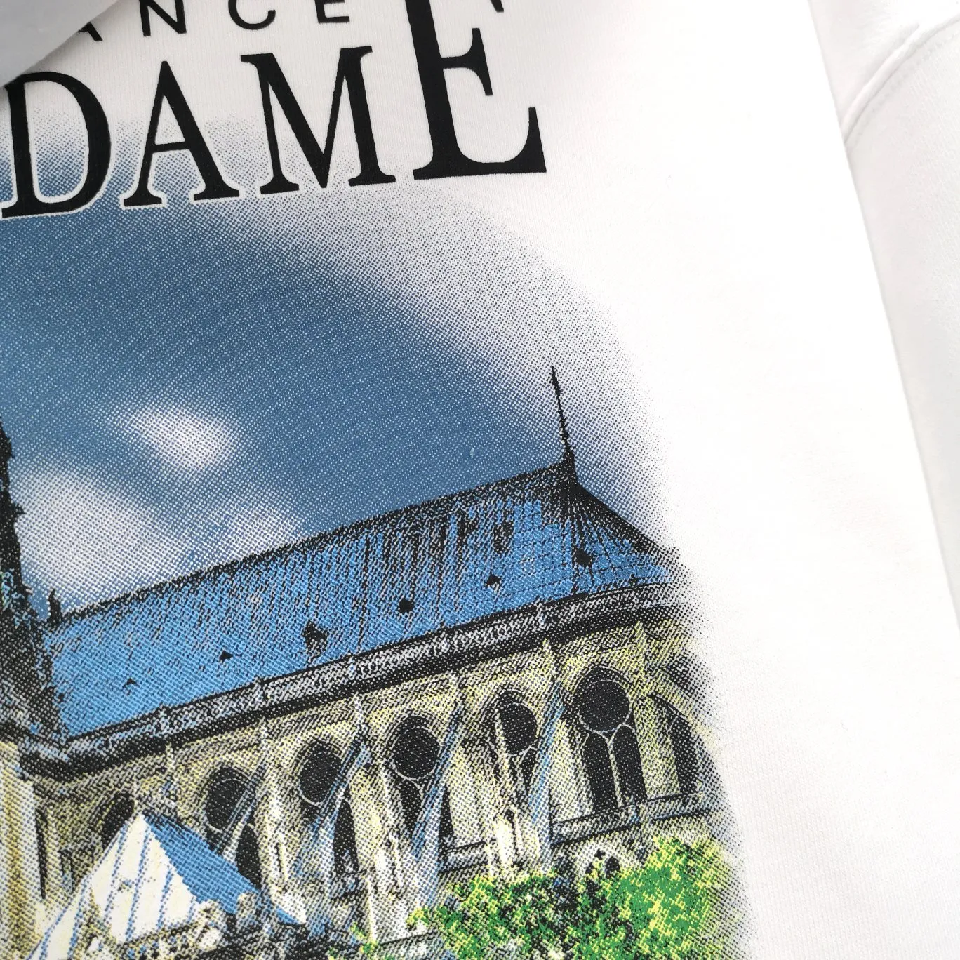 Additional details on the back - the top-notch proven version of BALENCIAGA Balenciaga Sacred Heart Cathedral Garden Notre Dame Castle loose cotton men and women couples the same autumn and winter pure cotton hoodie hooded sweatshirt top quality, each piece has been garment washed. The printing process adopts Kornit Digital 7-color direct printing, which restores the picture quality in high definition. People, trees and buildings are clearly visible and layered. Letter printing details are processed without tooth edges! The cost of front and back printing is enough to buy a box of good cigarettes. Details are as shown in the picture, all products are visually photographed without any modification! The fabric is made of 480g combed cotton terry fabric, which is heavy-weight and has a full drape. The most important thing is that while ensuring the weight, it can also effectively exert its breathable and breathable effect! Exclusive quality shipment Original fabric Self-adhesive coding Counter tag Size: XS-L Color: Black White P: 480