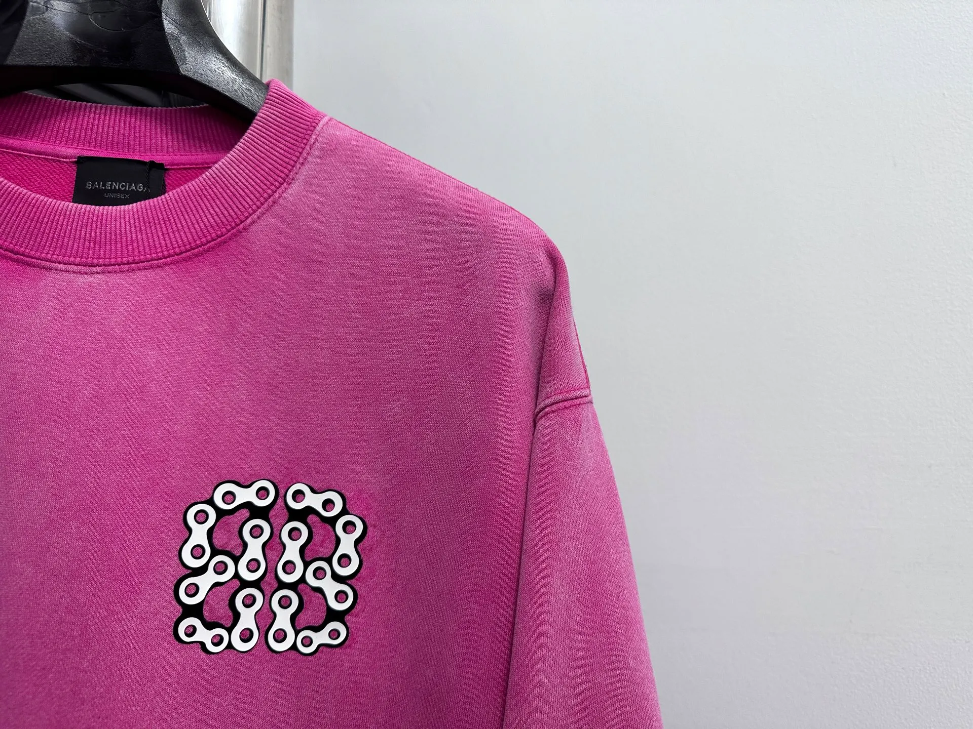 🅿️310 [BALENCIaGA] Paris washed round neck sweatshirt. The fabric is made of 400g Paris-specific double yarns* high weight double yarn ribs, washed and distressed. It has a better hand feel and texture. It is not easy to deform, not easy to shrink, not easy to fade, and maintains long-term beauty. The same style for men and women! ! Size: S-XL