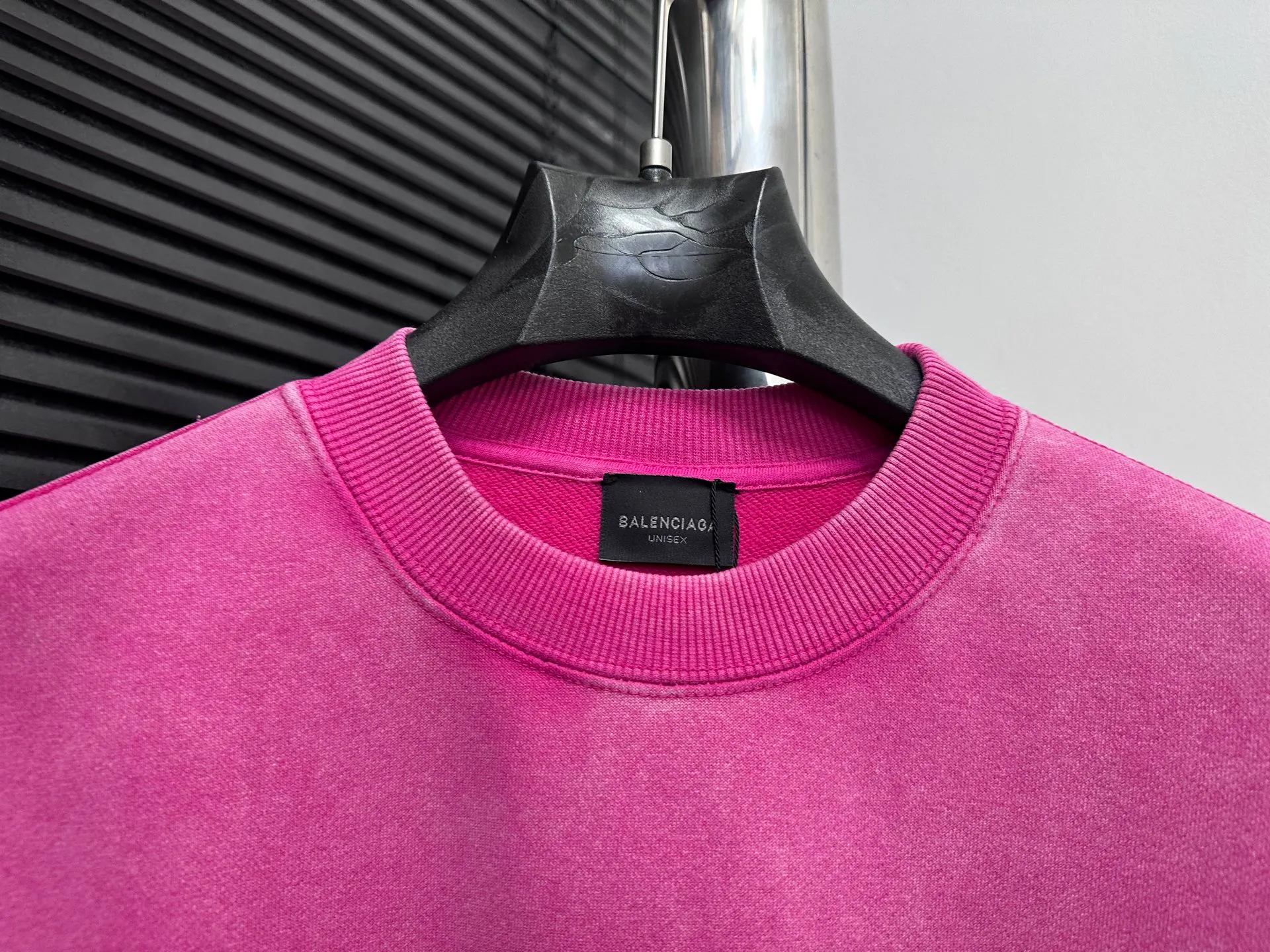 🅿️310 [BALENCIaGA] Paris washed round neck sweatshirt. The fabric is made of 400g Paris-specific double yarns* high weight double yarn ribs, washed and distressed. It has a better hand feel and texture. It is not easy to deform, not easy to shrink, not easy to fade, and maintains long-term beauty. The same style for men and women! ! Size: S-XL