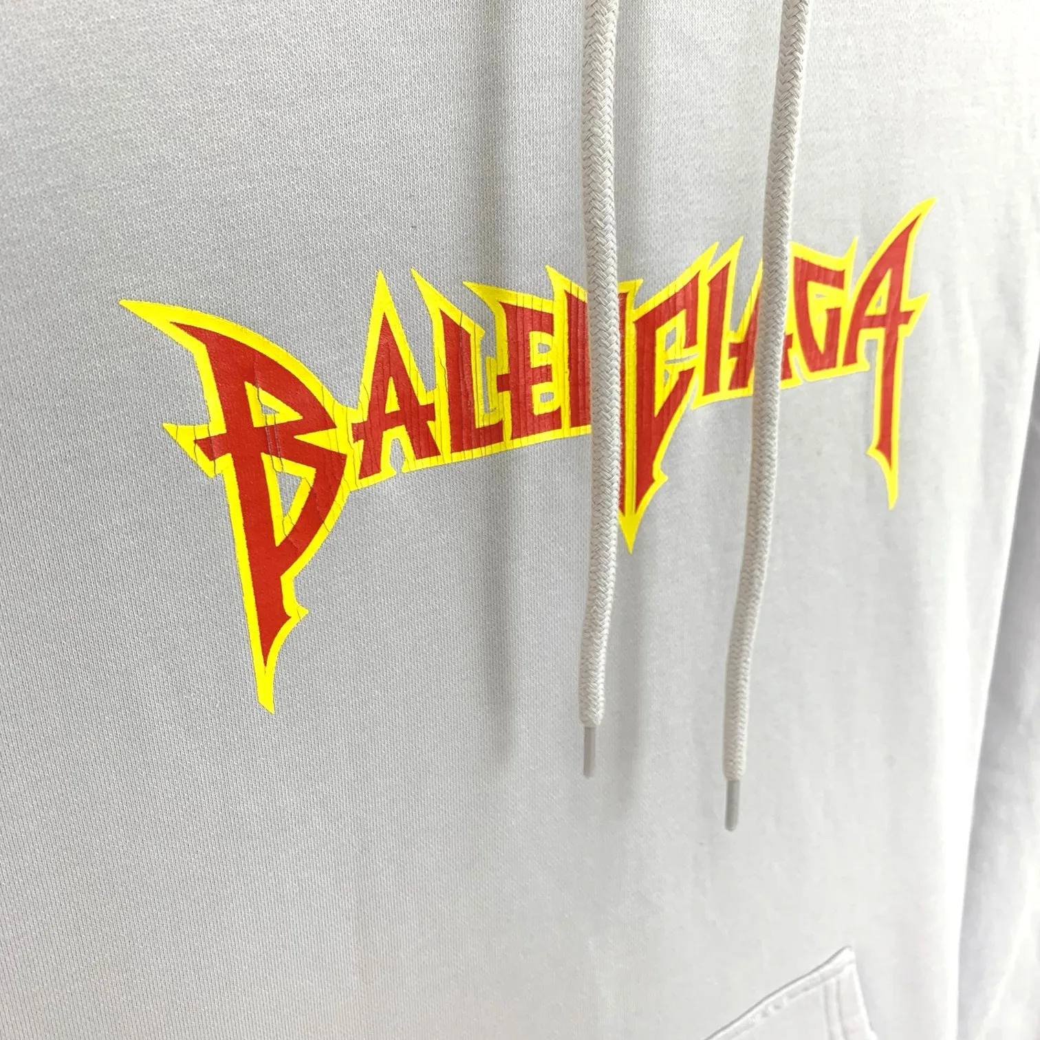 Spring and Autumn top version BALENCIAGA Balenciaga lightning flame burst pattern graffiti Xiao Yang's same model for men and women couple star's same model pure cotton hoodie sweatshirt front panel printing glue burst effect using imported transparent slurry to scrape the bottom to make the print crack feel uniform. You don’t have to worry about it falling off, as long as it’s not violently machine washed (it’s no problem at all to wash and dry it). The hem is artificially embellished with hand-painted prints, creating a French messy graffiti style! All holes on the body are manually worn and positioned. The holes are even and won't affect the overall structure of the clothes, and they won't get bigger with washing! The fabric is made of 480g cotton terry fabric, brand new, washed, and labeled. zp consistent synchronization. Size: XS-L Color: Silver P:470