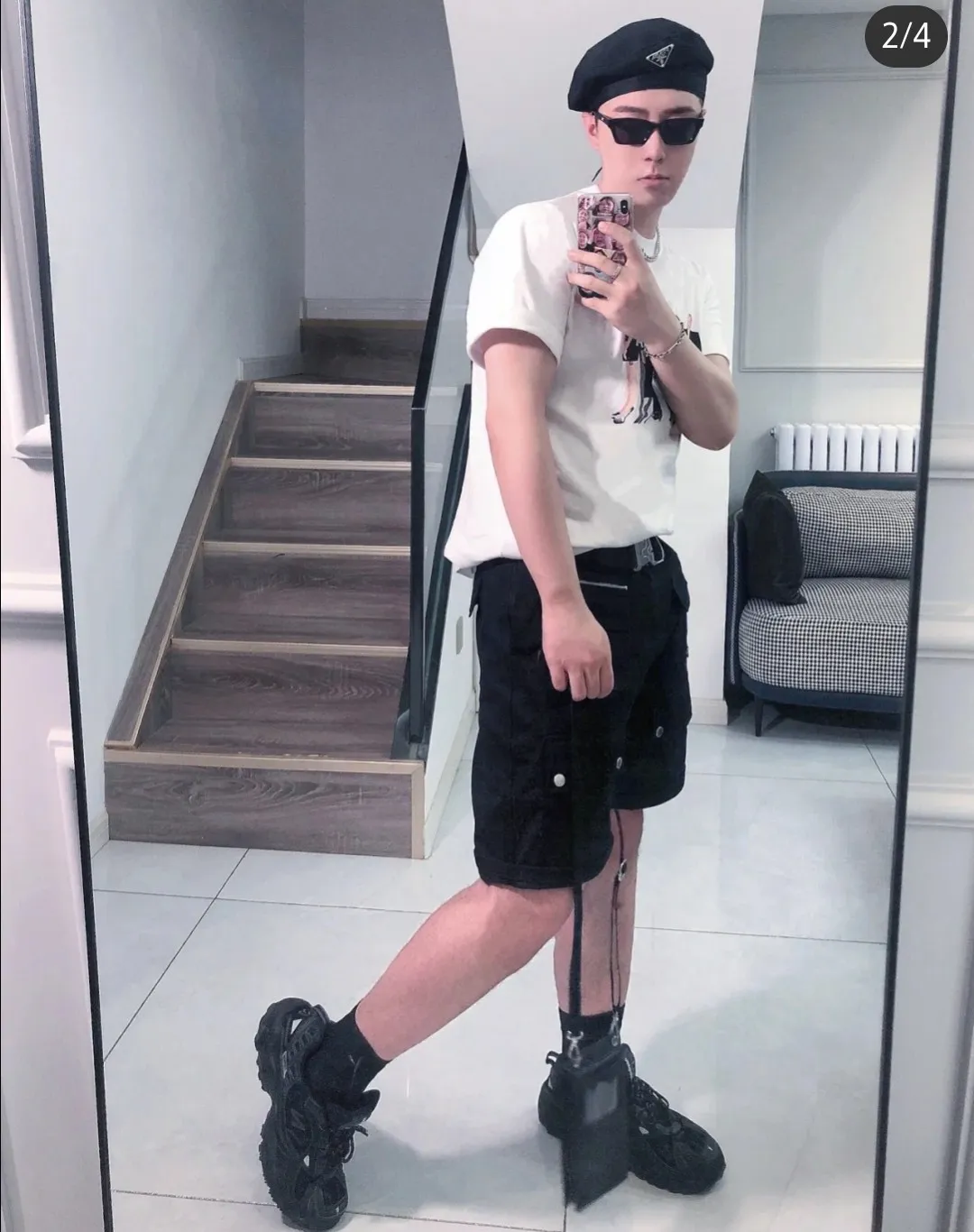 ♻️💯Upper body reference model picture❤️[Top version] BALENCIAGA Paris Brick Cabinet Hot Sale Model Tiantuan Band Portrait Round Neck Short Sleeve # Original real shot tile detail picture‼ ️ Exclusively custom-woven 280g 32S double-yarn pure cotton. The fabric is comfortable and soft. The large-area portrait pattern on the front adopts imported top anti-Kangli digital direct-injection printing technology (printing can achieve face recognition). Threaded closing. Precision knitting. Double-layer fabric. Good closing effect. The hem is sewn with double threads. OS loose version. Same style for men and women. Size: XS-L Color: White P:250