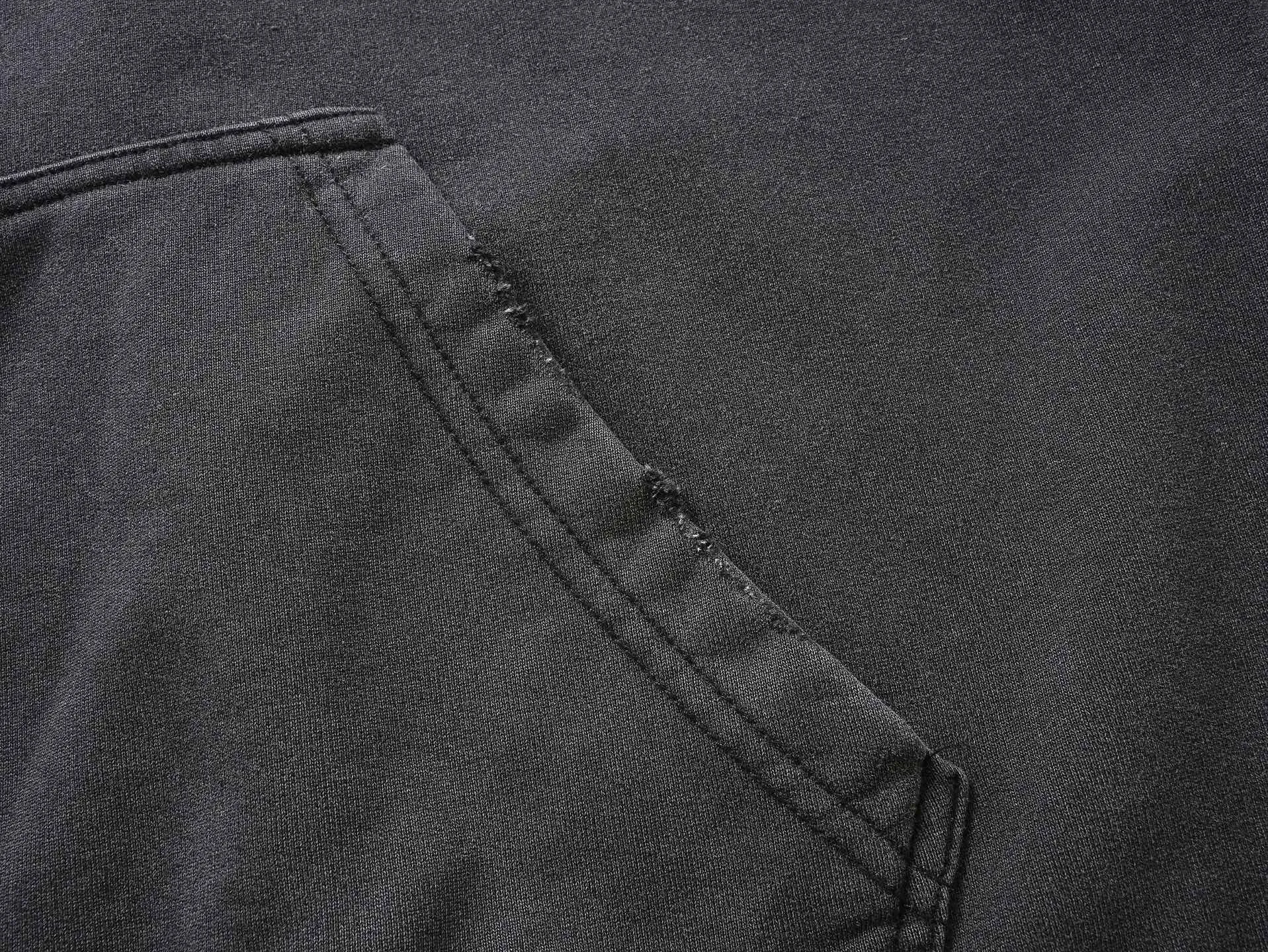 🅿️340 real photos [Top version. Official website quality] BALENCI*GA/Paris #2025 autumn and winter new style washed hooded sweatshirt with wheat ear LOGO embroidered on the chest. The garments are washed and worn to make them look old. Full sense of design, welcome to compare. The fabric is made of Paris ZP custom-woven and dyed cotton sweatshirt. The weight is 460 grams. The cloth surface is clean. The cloth pattern is clear, soft and comfortable. The threads are dyed with no color difference. The classic letter LOGO is embroidered with imported Tajima embroidery machine. The effect is three-dimensional. Restore brick cabinets, adopt OS loose shoulder style. Same style for men and women. Code: BL259917 Color: washed black Size: XS S M L