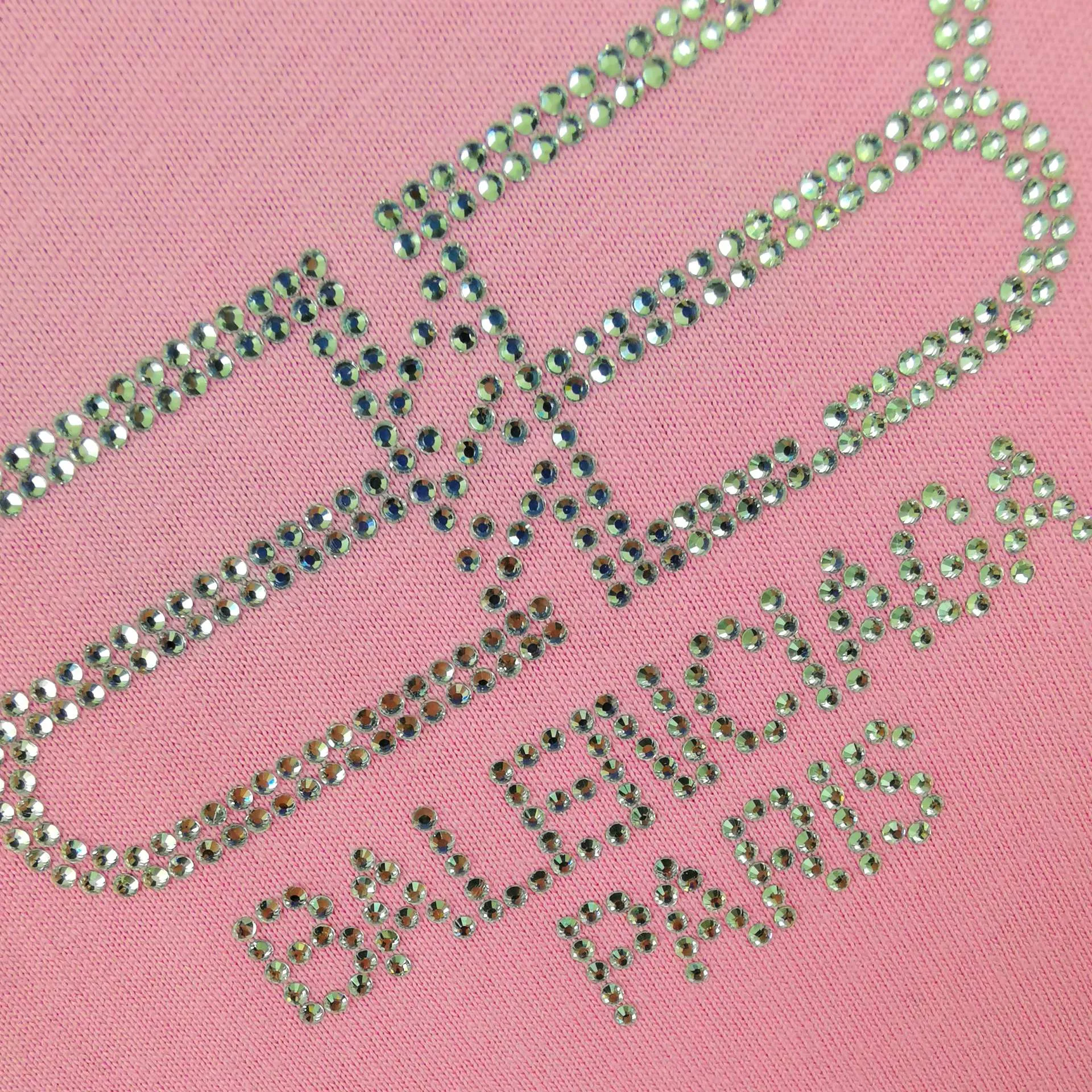 Top tested version of Balenciaga Balenciaga lock new logo hot diamond male and female couple star same style pure cotton short-sleeved T-shirt Imported hot diamond technology The complexity of the layout can be seen in the picture Swarovski rhinestones are full of gloss to distinguish the difference between the market and the original version 32s240g double yarn combed cotton fabric Three standards for large quantities + code number sticker + dustproof paper with logo Color: black pink Size: Xs-L P:270