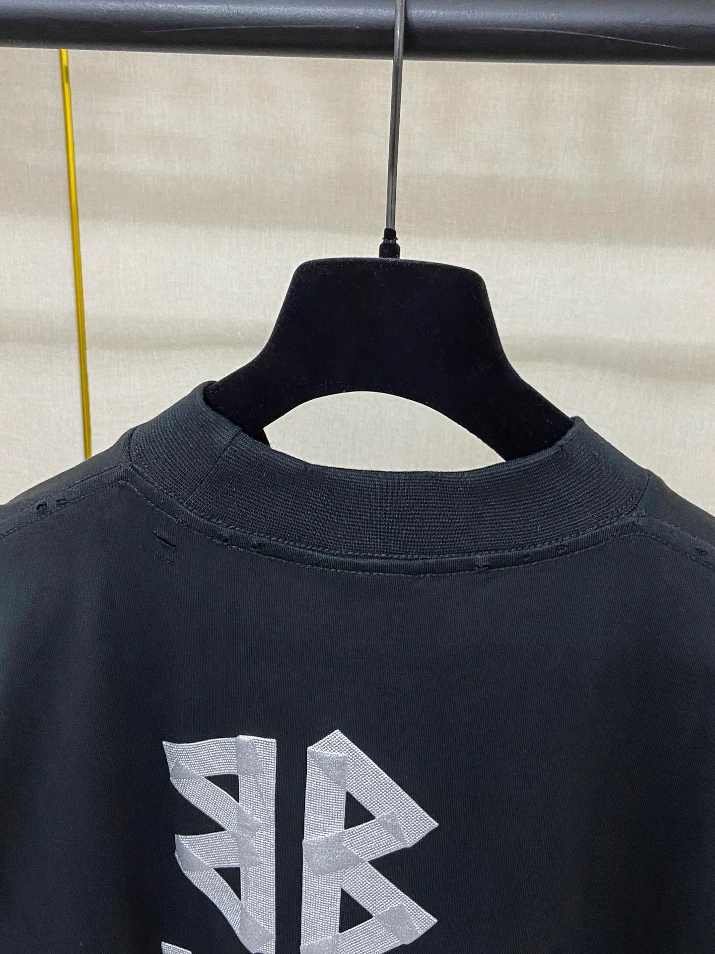 🅿️180 9110# Actual photo top version [[BALENCIA*GA] official website quality Paris new yellow tape bandage digital direct spray short-sleeved T-shirt OS version loose dropped shoulders Unisex style Fabric: 260g 100% pure cotton double yarn Process: front and rear digital direct spray garment wash worn distressed fixed color Color: gray blue white washed blue burgundy green Black silver rose red khaki Size: XS S M L
