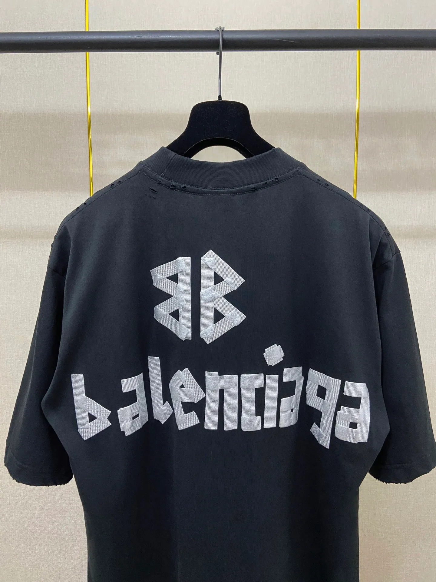🅿️180 9110# Actual photo top version [[BALENCIA*GA] official website quality Paris new yellow tape bandage digital direct spray short-sleeved T-shirt OS version loose dropped shoulders Unisex style Fabric: 260g 100% pure cotton double yarn Process: front and rear digital direct spray garment wash worn distressed fixed color Color: gray blue white washed blue burgundy green Black silver rose red khaki Size: XS S M L