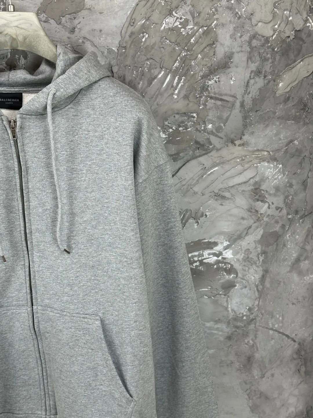 🅿️420 - BALENCI*GA Paris hitg there+dripley artistic hooded zipper sweatshirt. The back pattern is printed with computer direct printing. Luminous effect. The sleeves are finely embroidered with imported Tajima embroidery machine. Customized matching hardware. The letters are clear. The effect is three-dimensional. Exclusively pattern-woven and dyed 460g fabric. Threads are dyed in the same cylinder with zero color difference. Brick cabinet synchronization. Welcome to compare. Same style for men and women -Color: floral gray black -SIZE: Xs S M L style number 8981#