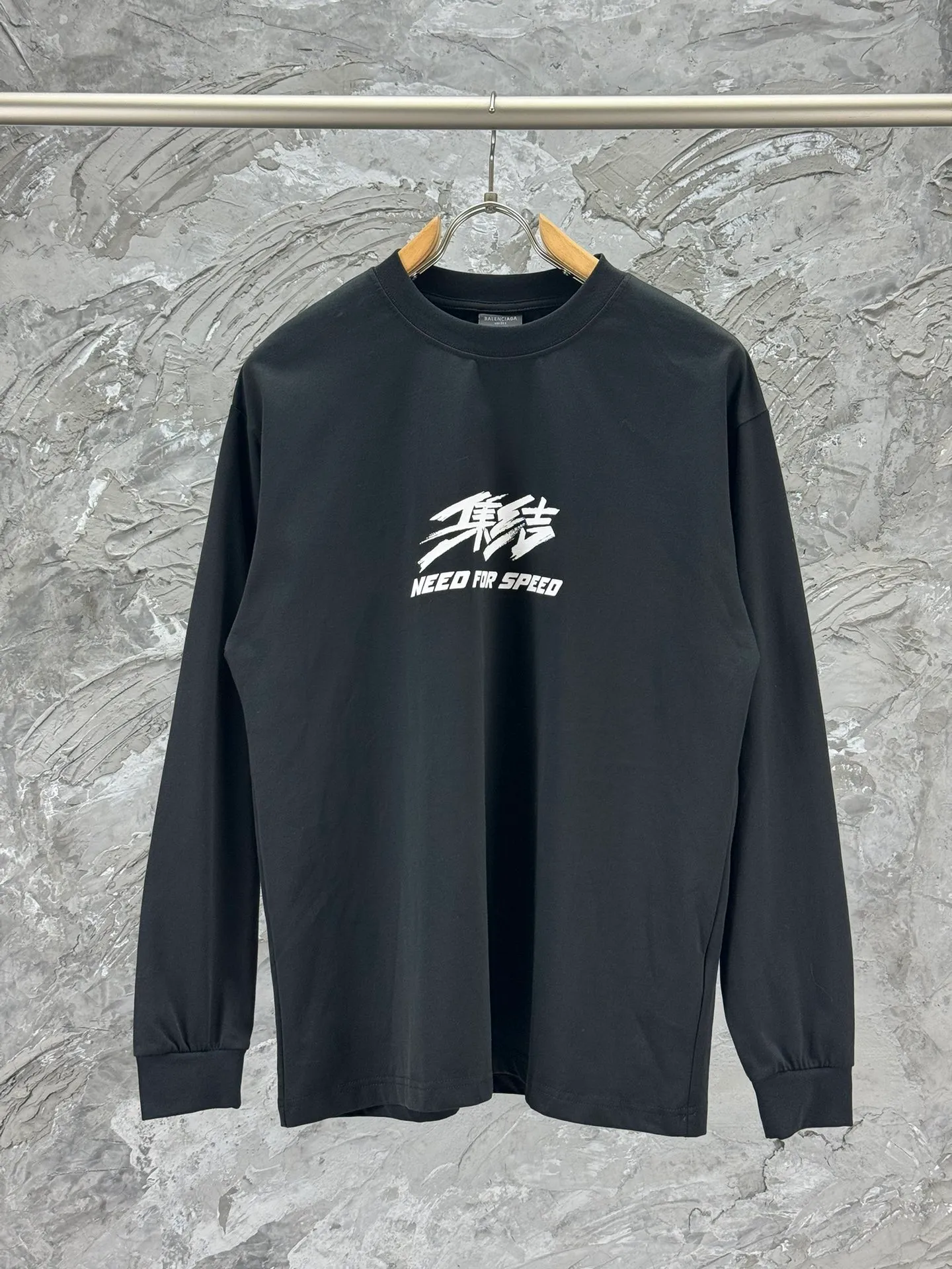 🅿️250 BALENCI*GA Paris ⅹ "Need for Speed: Gathering Joint Direct-Injection Printing Long-sleeved Fabric uses 280g Paris-specific double yarns with a high weight of 1:1 double yarn rib. The front and rear panels use imported Kornit machine direct-injection printing technology. Two high-temperature setting washes. os dropped shoulders, loose version, same style for men and women -Color: ivory white black -SIZE: XS S M L Style No. 8601#