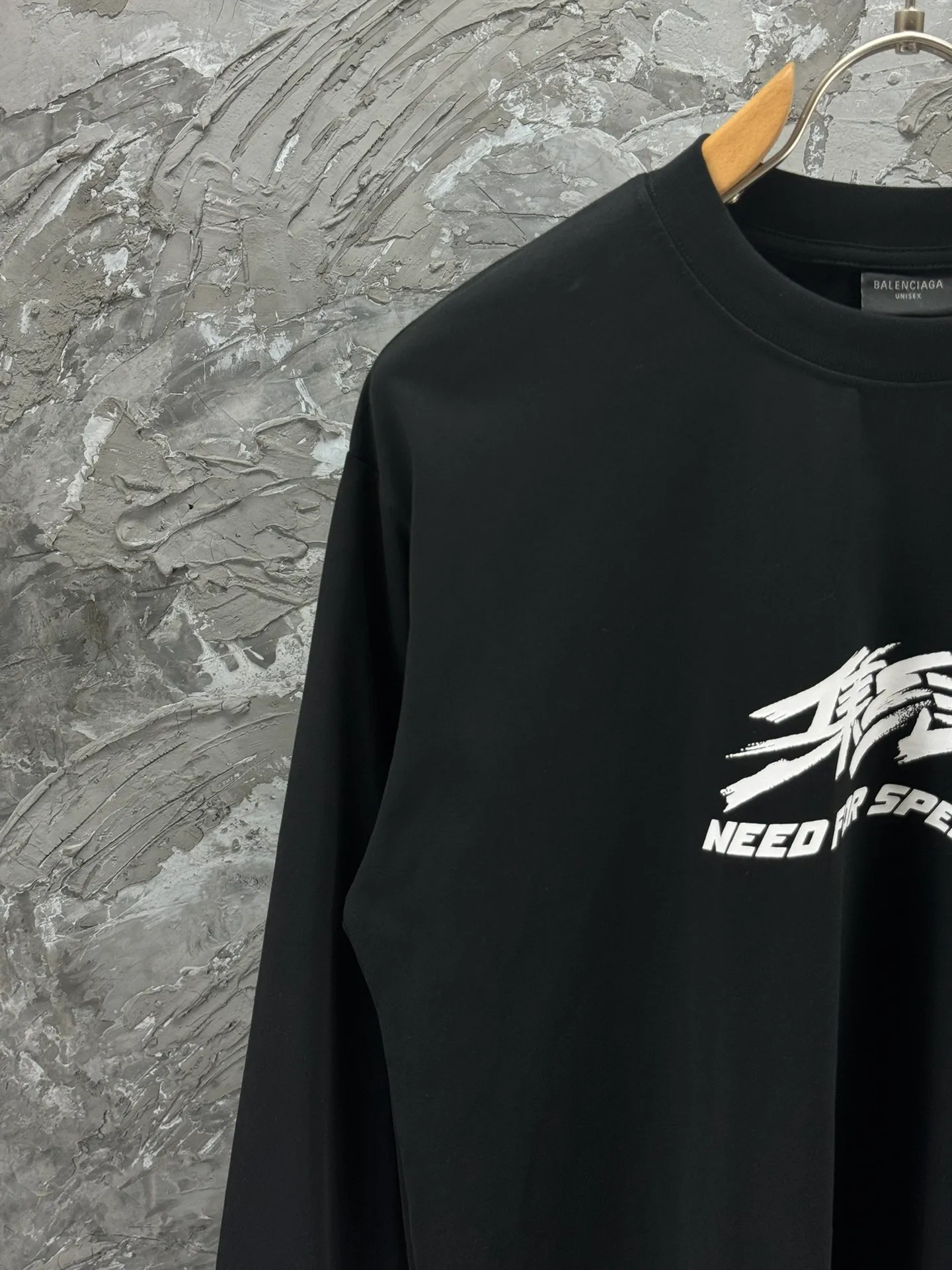 🅿️250 BALENCI*GA Paris ⅹ "Need for Speed: Gathering Joint Direct-Injection Printing Long-sleeved Fabric uses 280g Paris-specific double yarns with a high weight of 1:1 double yarn rib. The front and rear panels use imported Kornit machine direct-injection printing technology. Two high-temperature setting washes. os dropped shoulders, loose version, same style for men and women -Color: ivory white black -SIZE: XS S M L Style No. 8601#
