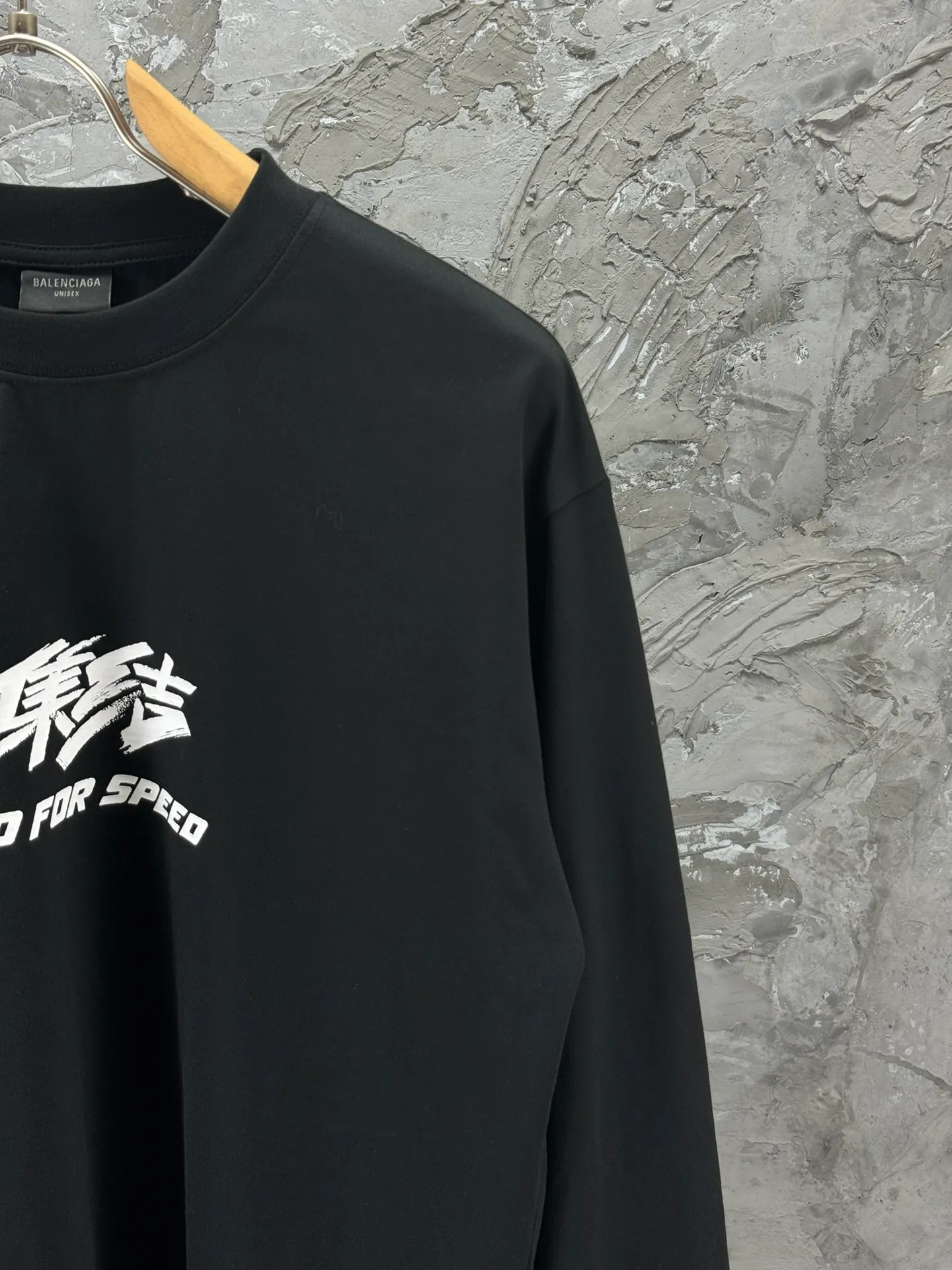 🅿️250 BALENCI*GA Paris ⅹ "Need for Speed: Gathering Joint Direct-Injection Printing Long-sleeved Fabric uses 280g Paris-specific double yarns with a high weight of 1:1 double yarn rib. The front and rear panels use imported Kornit machine direct-injection printing technology. Two high-temperature setting washes. os dropped shoulders, loose version, same style for men and women -Color: ivory white black -SIZE: XS S M L Style No. 8601#