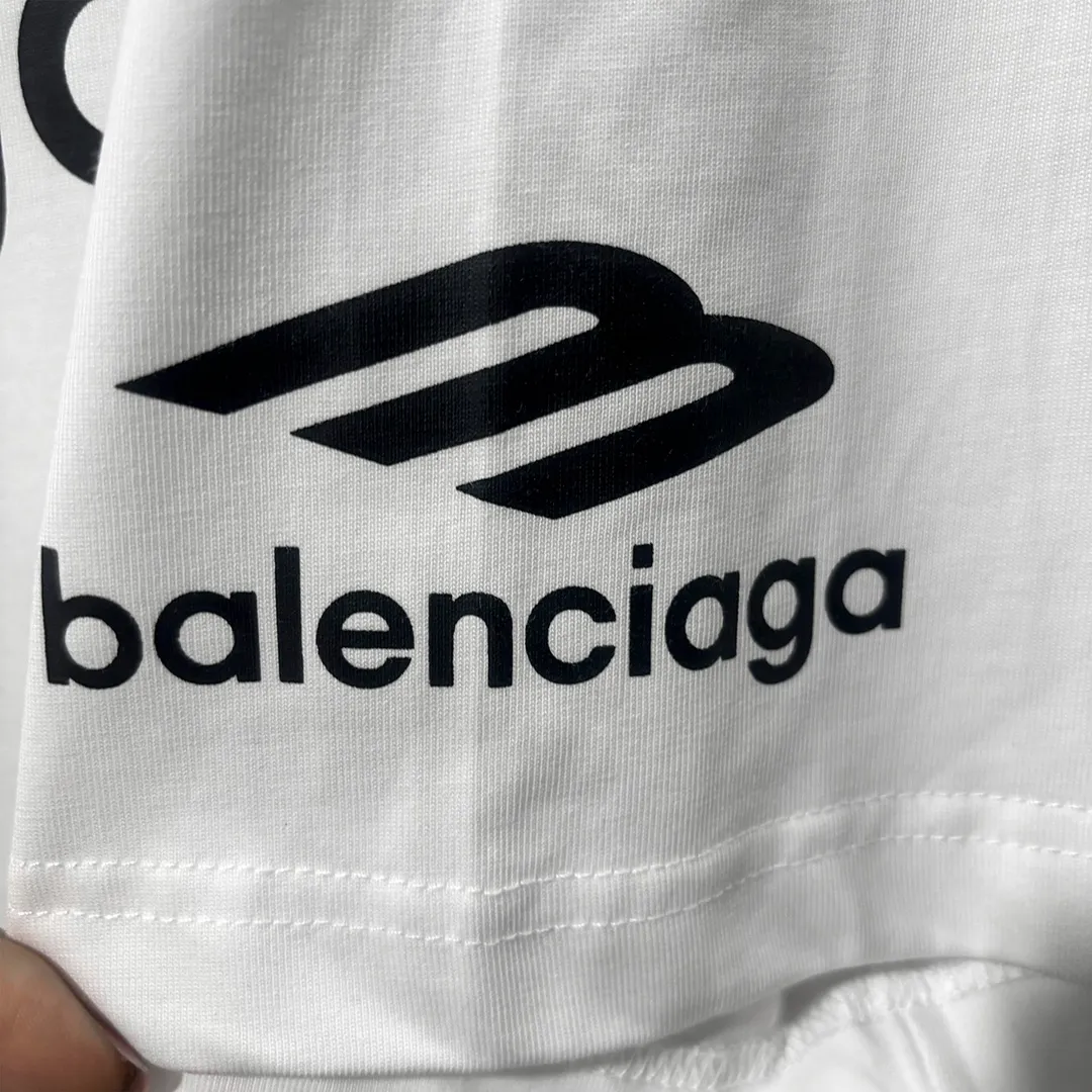 🅿️160 9128# Actual pictures Top version [[BALENCIA*GA] official website quality Paris new 3M classic letter LOGO printed short-sleeved T-shirt OS version Loose dropped shoulders Unisex style Fabric: 260 grams 100% cotton double yarn Technology: front and rear left and right sleeve printing Garment wash Shape solid color Color: black white Size: XS S M L