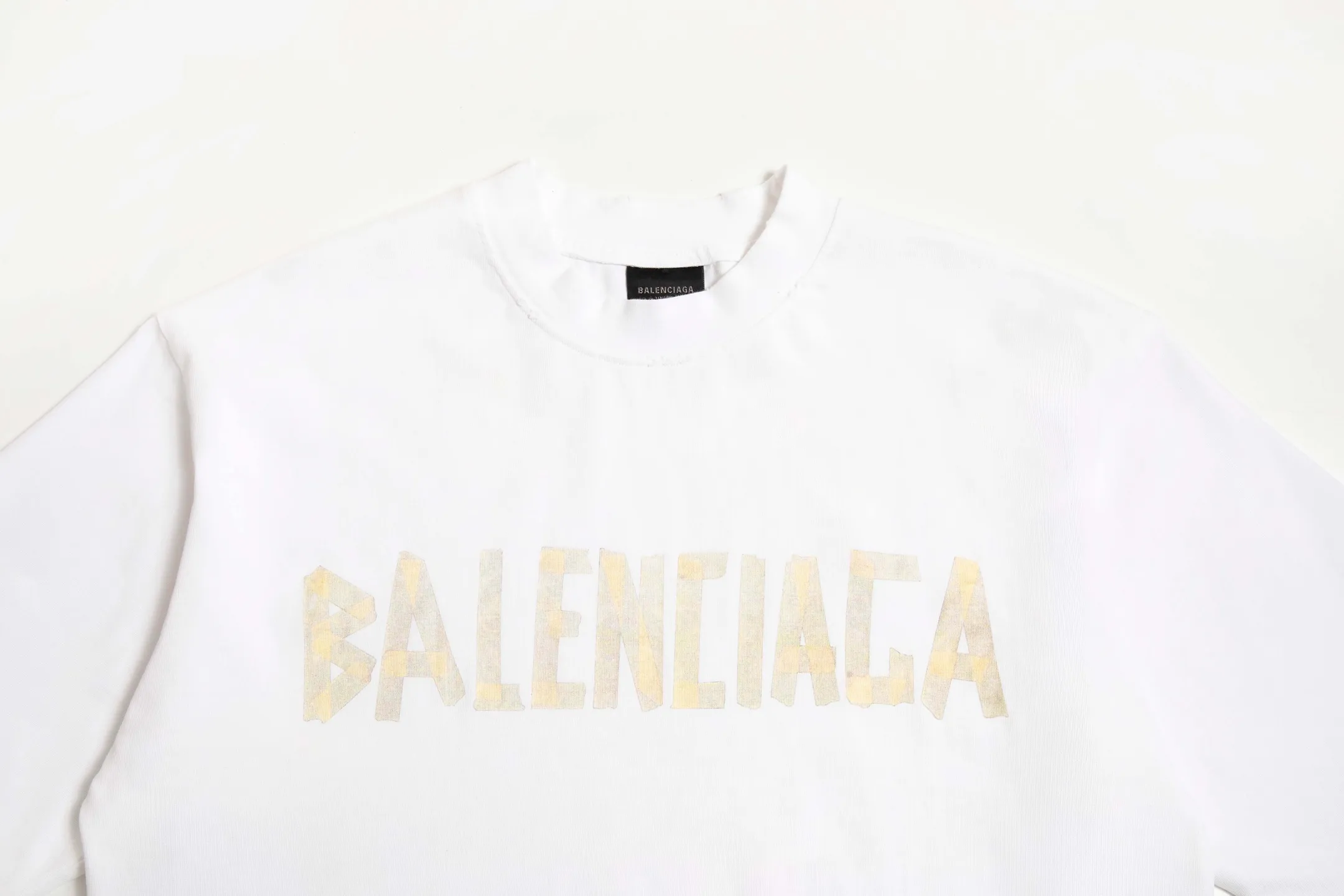 🅿️180 9110# Detailed picture Top version [[BALENCIA*GA] Official website quality Paris new yellow tape bandage digital direct spray short-sleeved T-shirt OS version Loose dropped shoulders Same style for men and women Fabric: 260 grams 100% cotton double yarn Process: Front and rear digital direct spray Garment wash Frayed Distressed Styling Solid color Color: gray blue white washed blue burgundy green black silver Rose Red Khaki Size: XS S M L