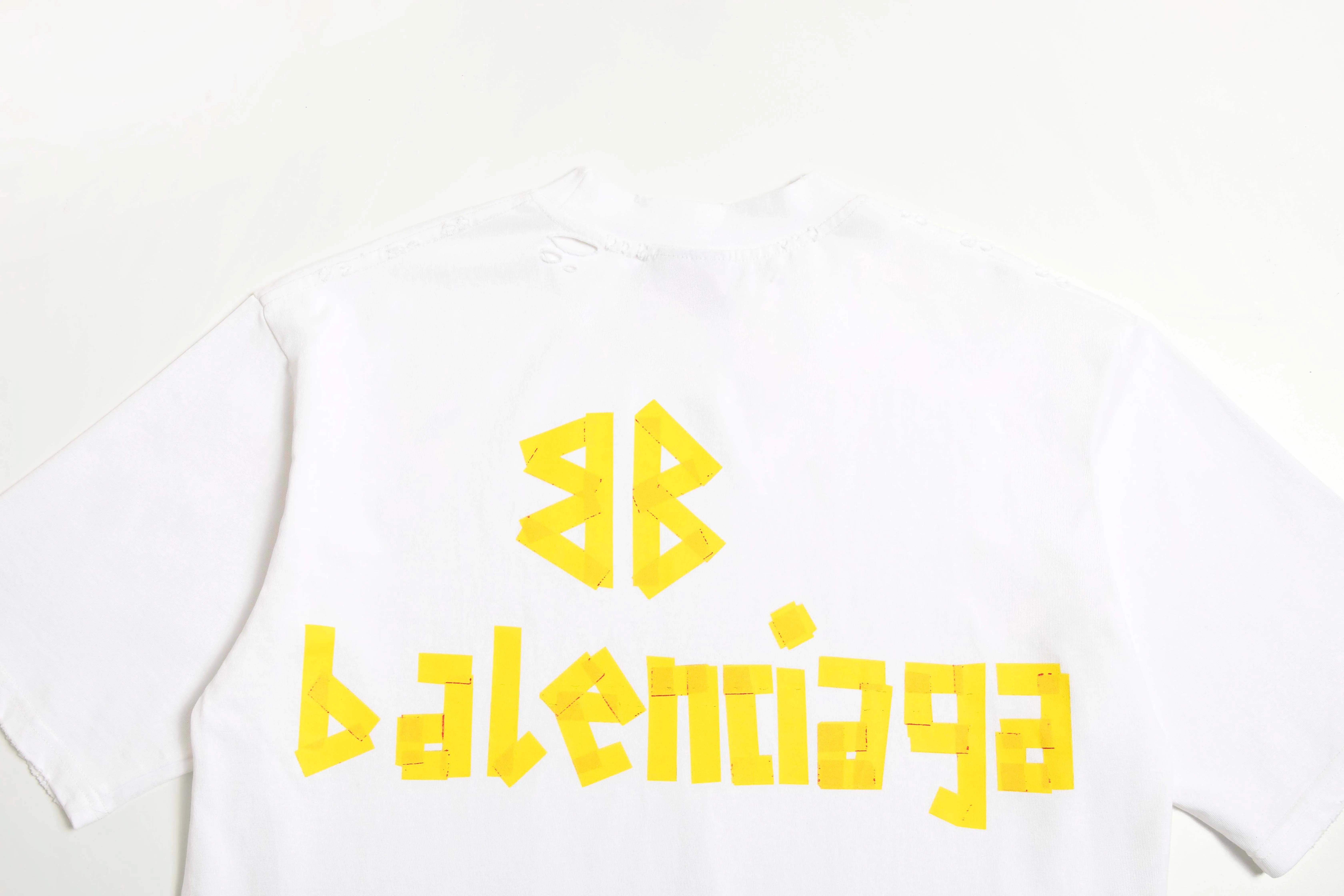 🅿️180 9110# Detailed picture Top version [[BALENCIA*GA] Official website quality Paris new yellow tape bandage digital direct spray short-sleeved T-shirt OS version Loose dropped shoulders Same style for men and women Fabric: 260 grams 100% cotton double yarn Process: Front and rear digital direct spray Garment wash Frayed Distressed Styling Solid color Color: gray blue white washed blue burgundy green black silver Rose Red Khaki Size: XS S M L