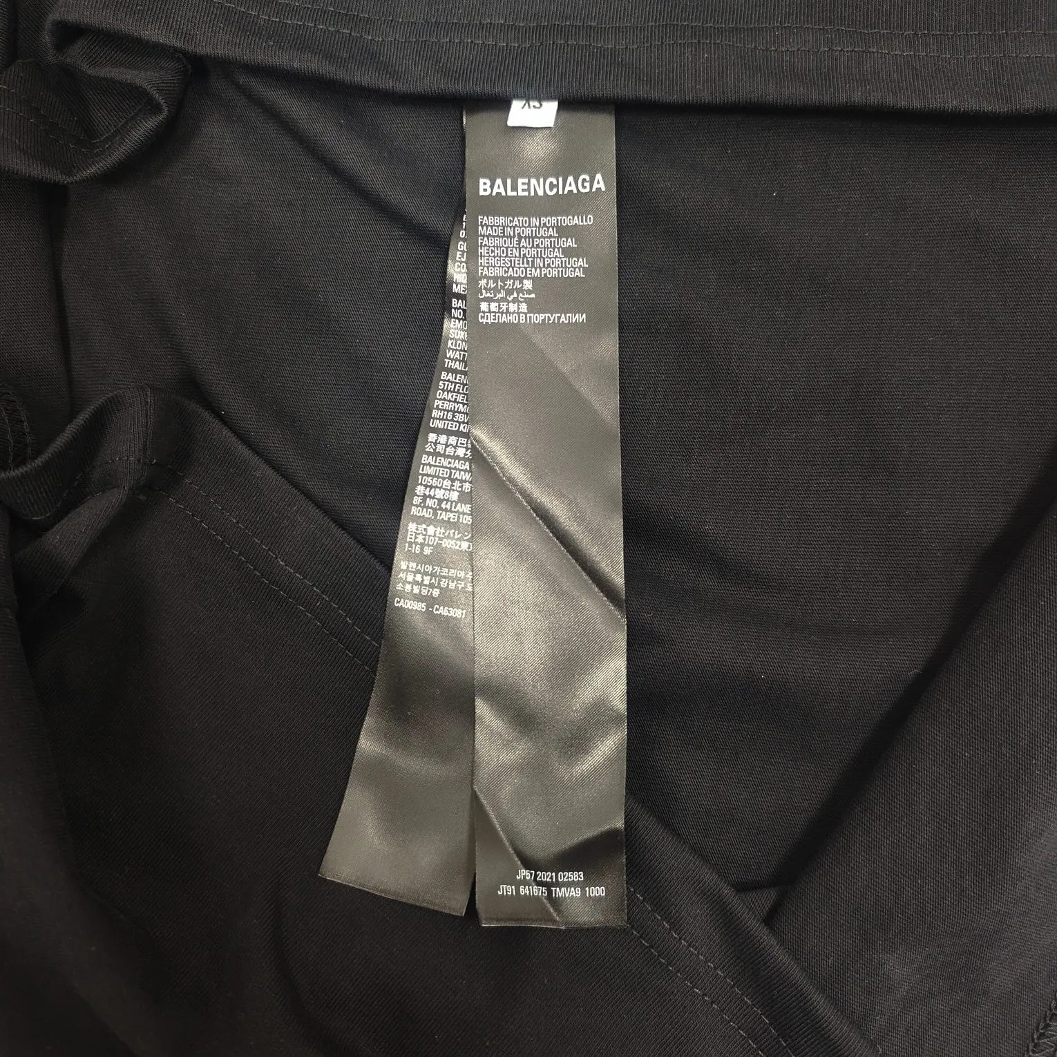 [New] The top version of Balenciaga BALENCIAGA is fully printed with LOGO slogans for male and female couples stars. The same style pure cotton loose short-sleeved T-shirt. Balenciaga was founded by Cristobal Balenciaga, a great genius designer who is known as the representative of the 20th century. For more than half a century since the brand was founded, Balenciaga has been famous for its fashion and elegance in the fashion industry. You can find any of your favorite logos on the front and back of this piece, Ness.  The front and rear printing uses low-coverage screen printing technology, and the glue is imported. The printing is very delicate, and the scratched out problems are very clear and there are no burrs. The fabric is made of 280g double-ply double-yarn pure cotton loose fabric, which is loose and breathable, has good drying effect, full drape and skin toning. Color: Black White Pink Size: XS-L P:240