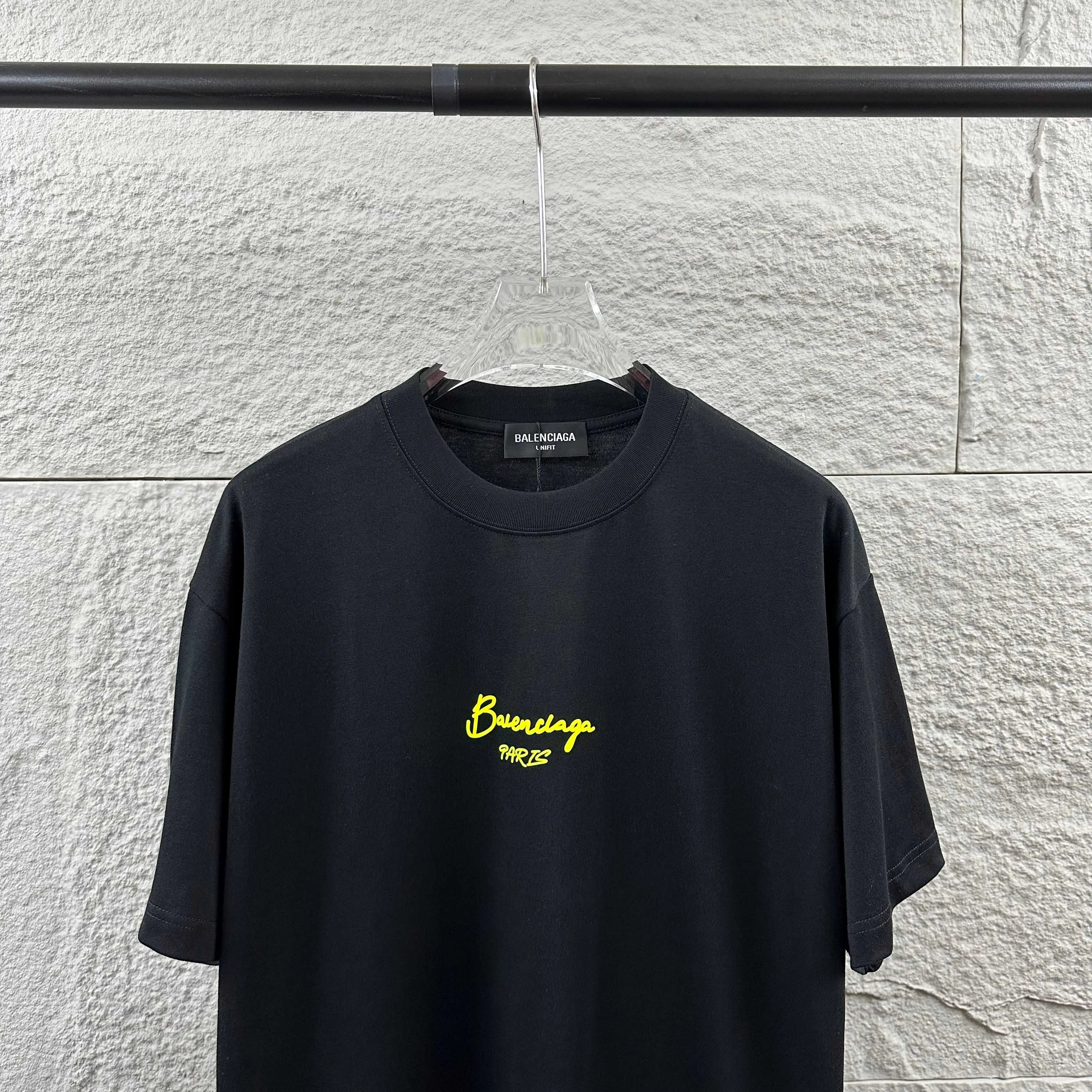 🅿️190 BALENCI*GA Paris 2025 spring and summer new short-sleeved T-shirt Classic letter three-dimensional foam + silicone technology Customized double yarn plain cotton fabric Short-sleeved T-shirt Unisex Color: Black White Size: S (90-130 catties) M (120-150 catties) L (140-165 catties) XL (160-180 catties) XXL (180-210 pounds)