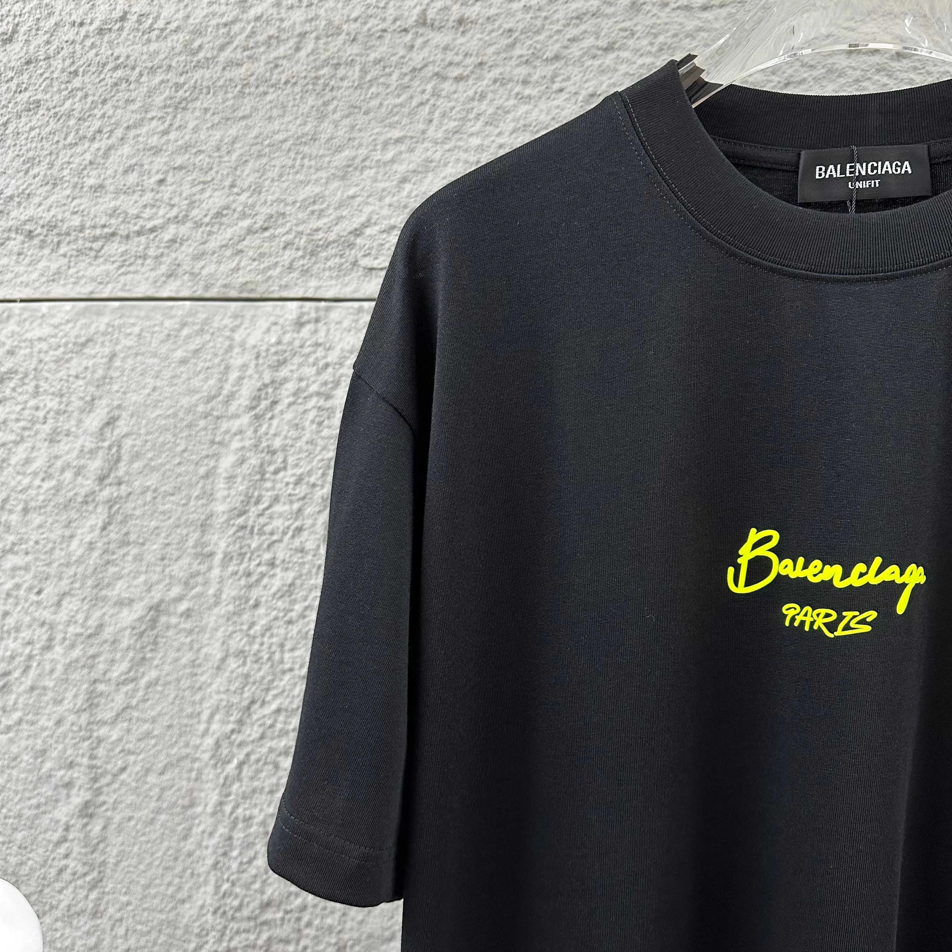🅿️190 BALENCI*GA Paris 2025 spring and summer new short-sleeved T-shirt Classic letter three-dimensional foam + silicone technology Customized double yarn plain cotton fabric Short-sleeved T-shirt Unisex Color: Black White Size: S (90-130 catties) M (120-150 catties) L (140-165 catties) XL (160-180 catties) XXL (180-210 pounds)