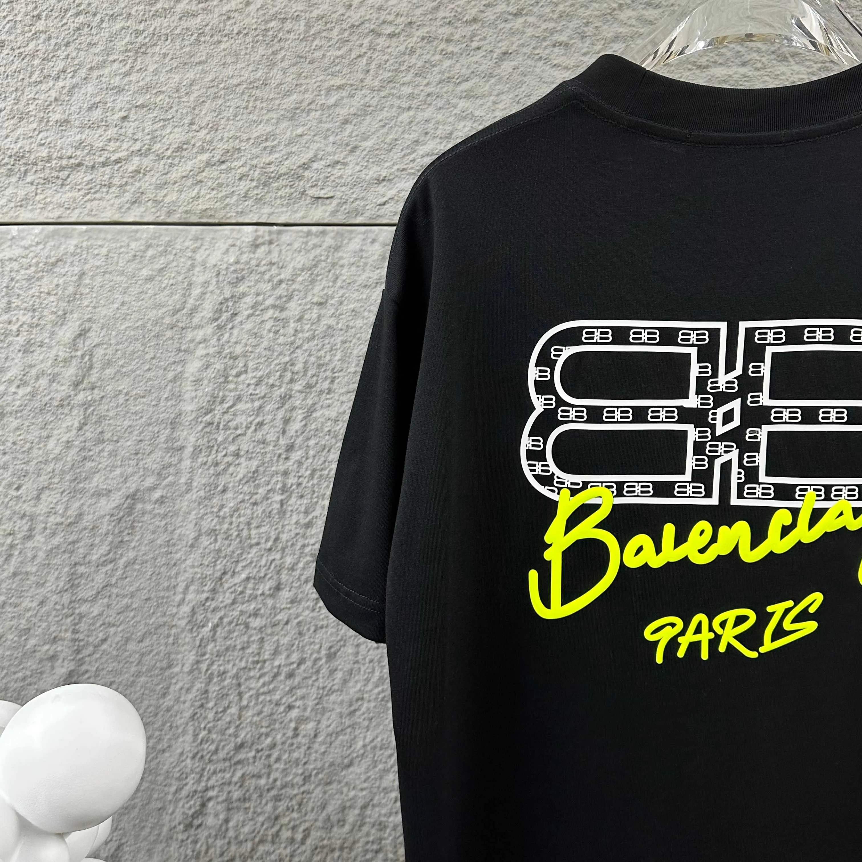 🅿️190 BALENCI*GA Paris 2025 spring and summer new short-sleeved T-shirt Classic letter three-dimensional foam + silicone technology Customized double yarn plain cotton fabric Short-sleeved T-shirt Unisex Color: Black White Size: S (90-130 catties) M (120-150 catties) L (140-165 catties) XL (160-180 catties) XXL (180-210 pounds)