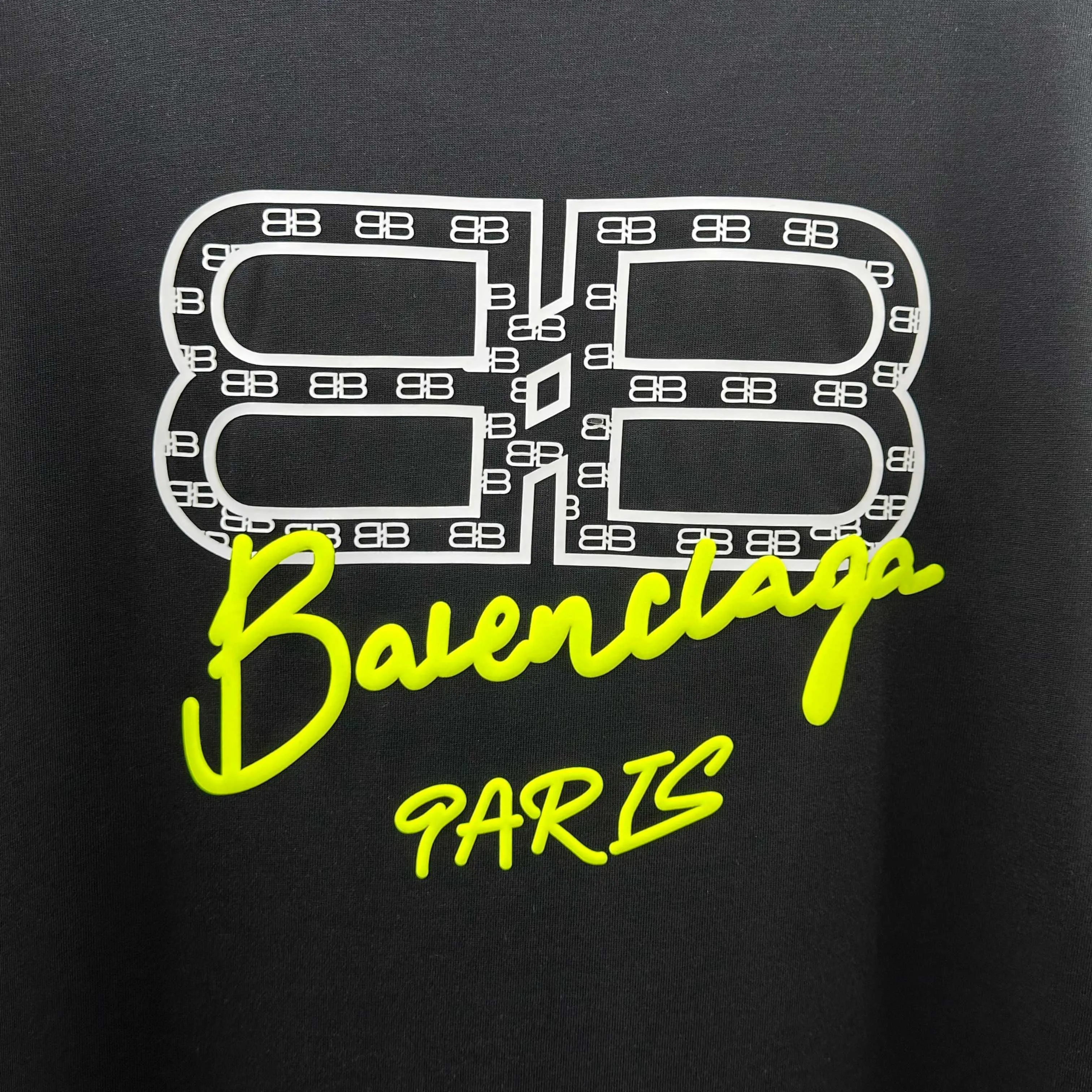 🅿️190 BALENCI*GA Paris 2025 spring and summer new short-sleeved T-shirt Classic letter three-dimensional foam + silicone technology Customized double yarn plain cotton fabric Short-sleeved T-shirt Unisex Color: Black White Size: S (90-130 catties) M (120-150 catties) L (140-165 catties) XL (160-180 catties) XXL (180-210 pounds)