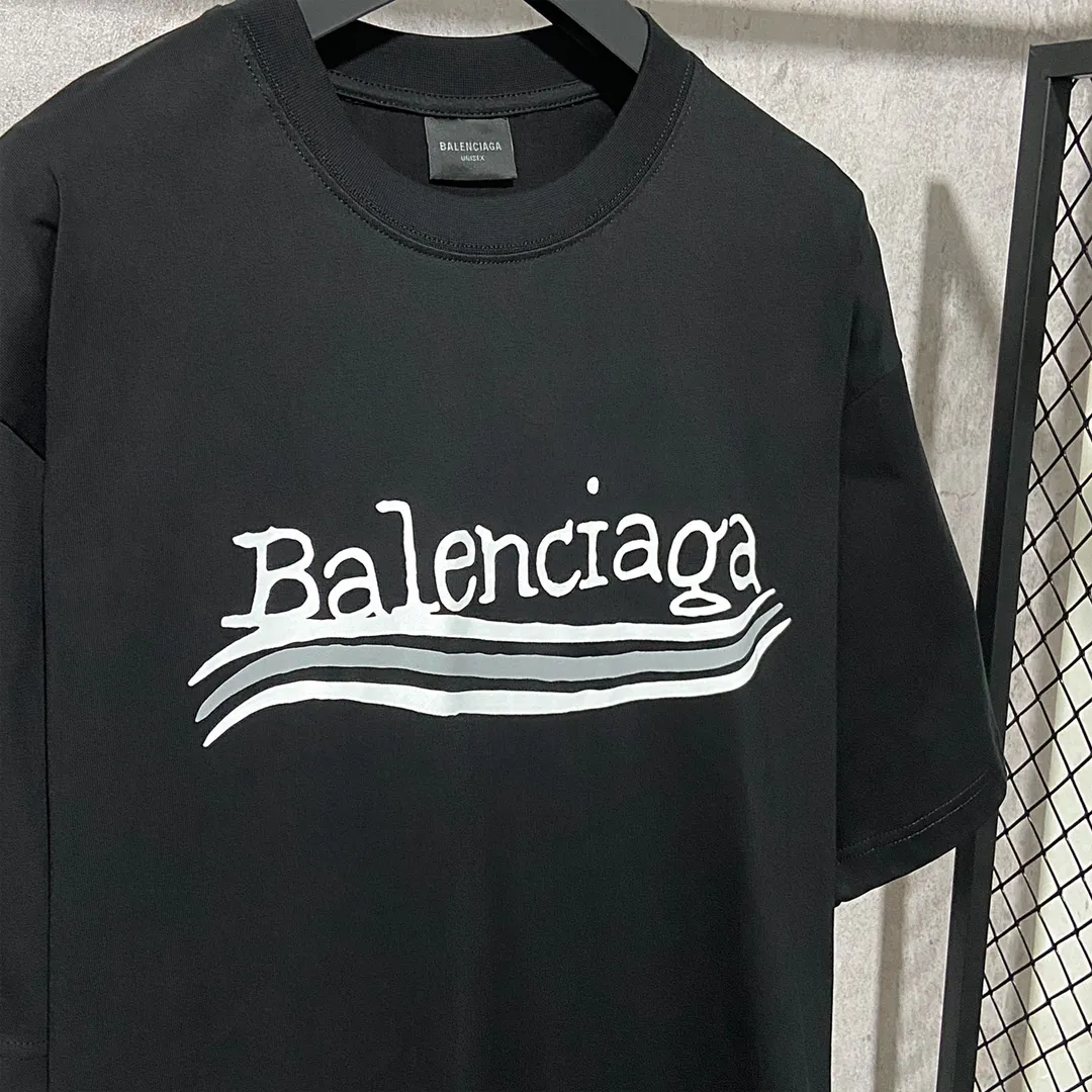 🅿️160 9113# Actual photo top version [[BALENCIA*GA] official website quality Paris new blurred cola front and back graffiti printed short-sleeved T-shirt OS version loose dropped shoulders Unisex style Fabric: 260g 100% cotton double yarn Process: front and rear panel printing Garment wash Shape solid color Color: black Size: XS S M L